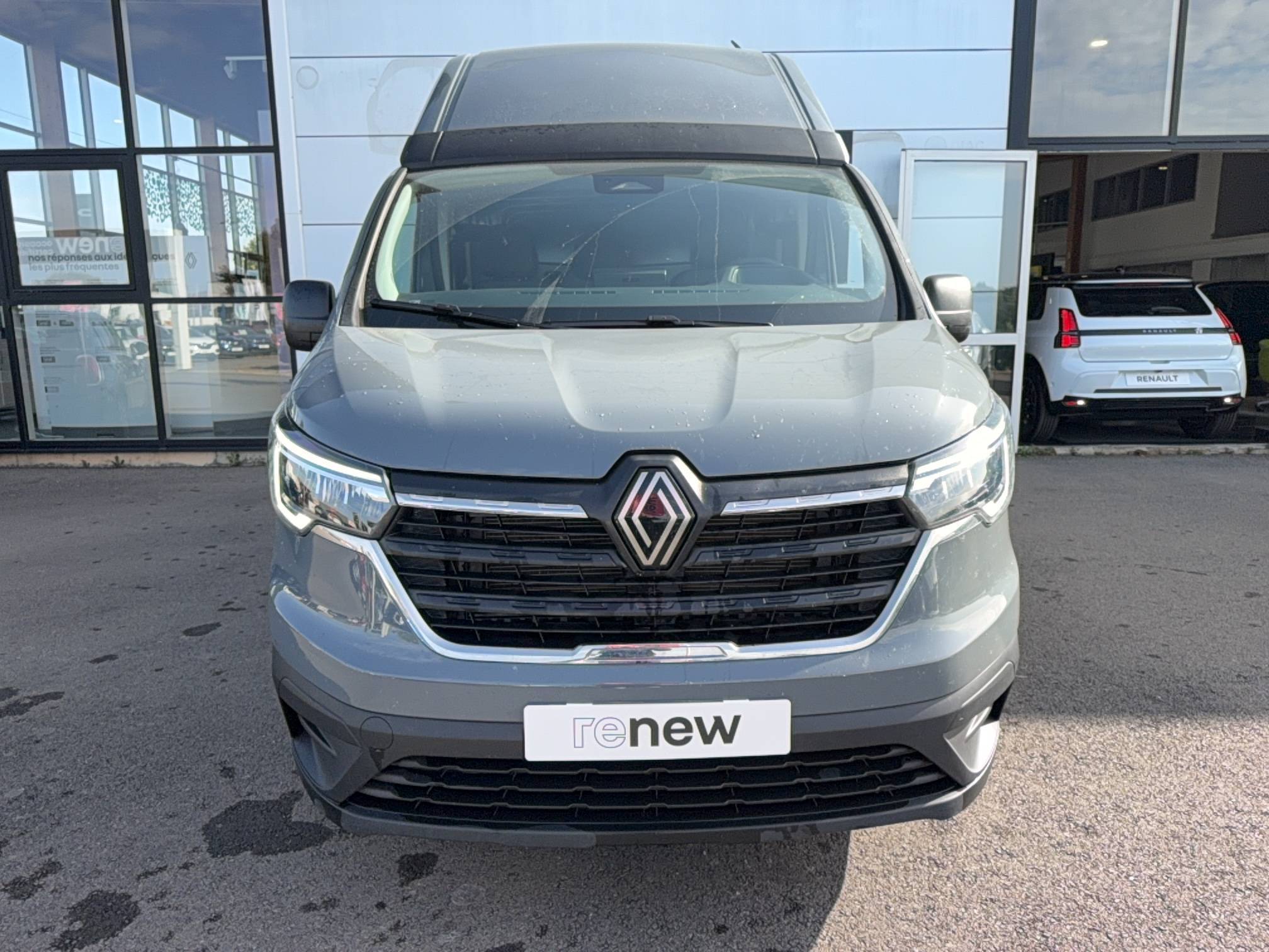 Vente en ligne Renault Trafic 3 Fourgon TRAFIC FG BLUE DCI 150 L2H2 3T GSR2 au prix de 28 790 €