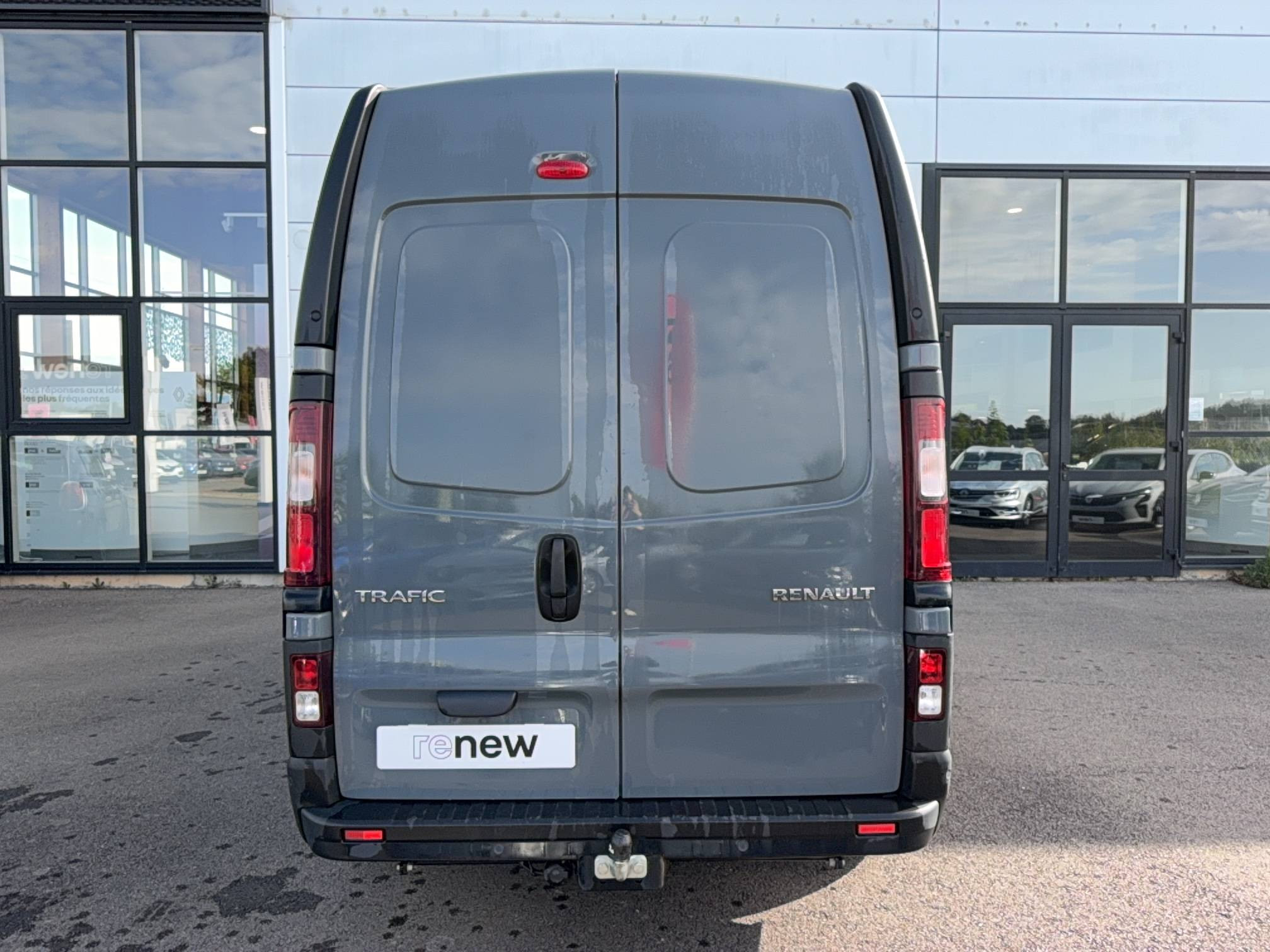 Vente en ligne Renault Trafic 3 Fourgon TRAFIC FG BLUE DCI 150 L2H2 3T GSR2 au prix de 28 790 €