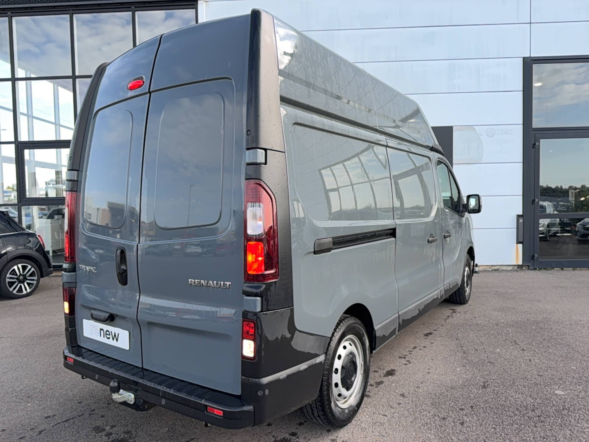 Vente en ligne Renault Trafic 3 Fourgon TRAFIC FG BLUE DCI 150 L2H2 3T GSR2 au prix de 28 790 €