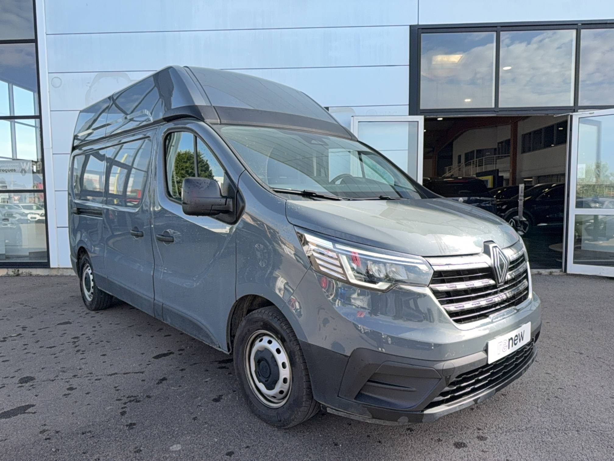 Vente en ligne Renault Trafic 3 Fourgon TRAFIC FG BLUE DCI 150 L2H2 3T GSR2 au prix de 28 790 €