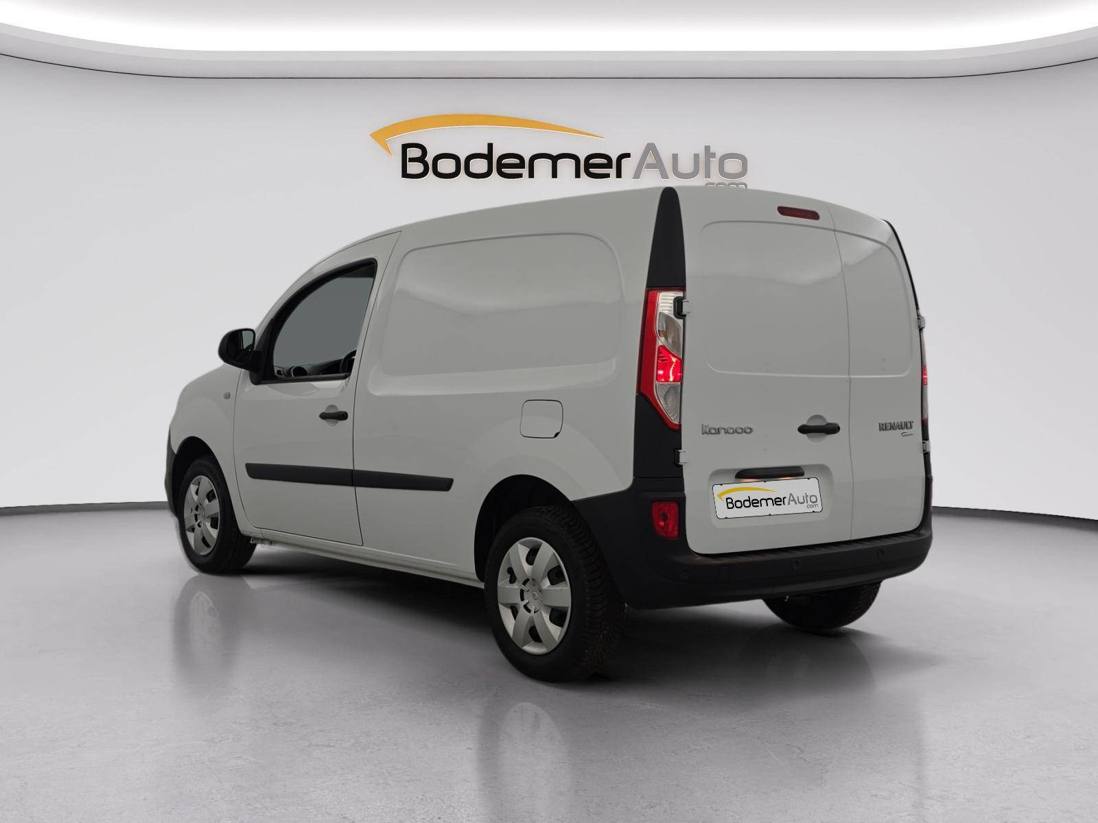 Vente en ligne Renault Kangoo Express  BLUE DCI 95 au prix de 11 790 €