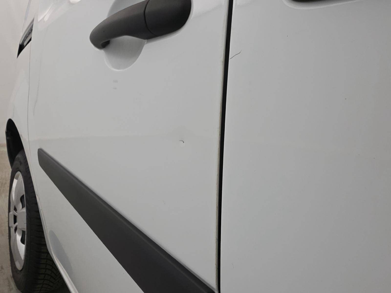 Vente en ligne Renault Kangoo Express  BLUE DCI 95 au prix de 11 790 €