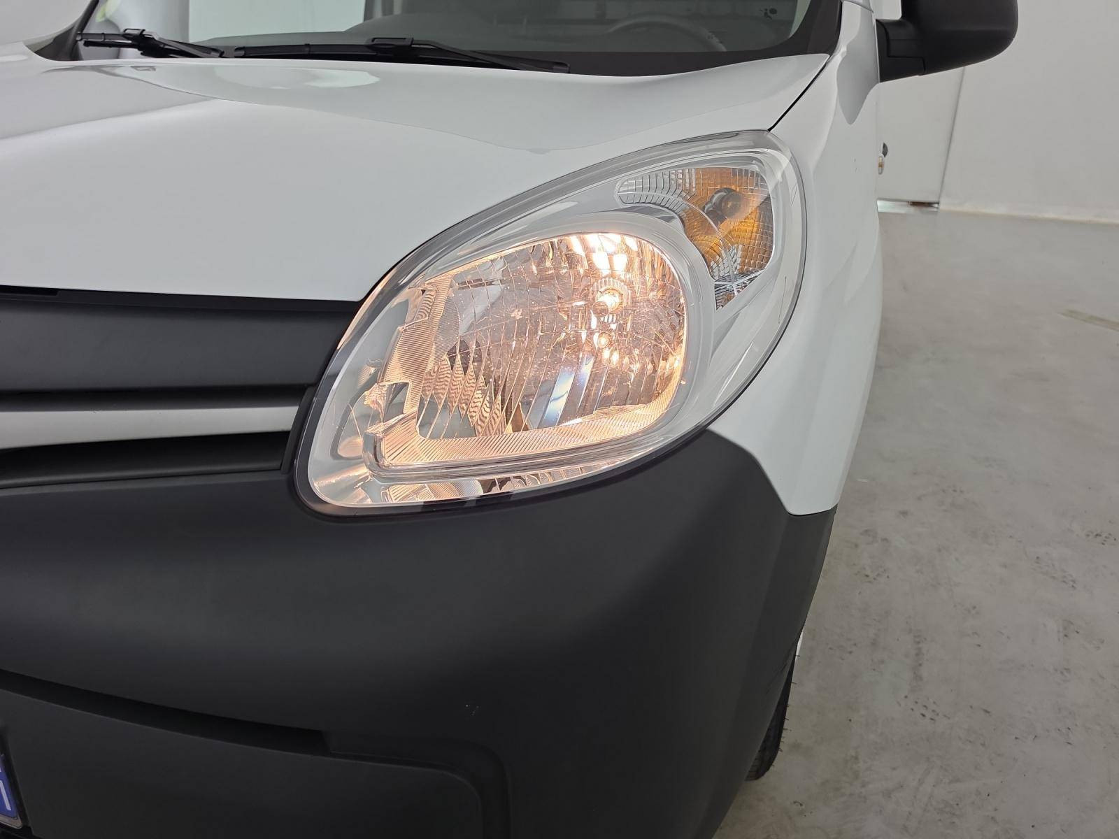 Vente en ligne Renault Kangoo Express  BLUE DCI 95 au prix de 11 790 €
