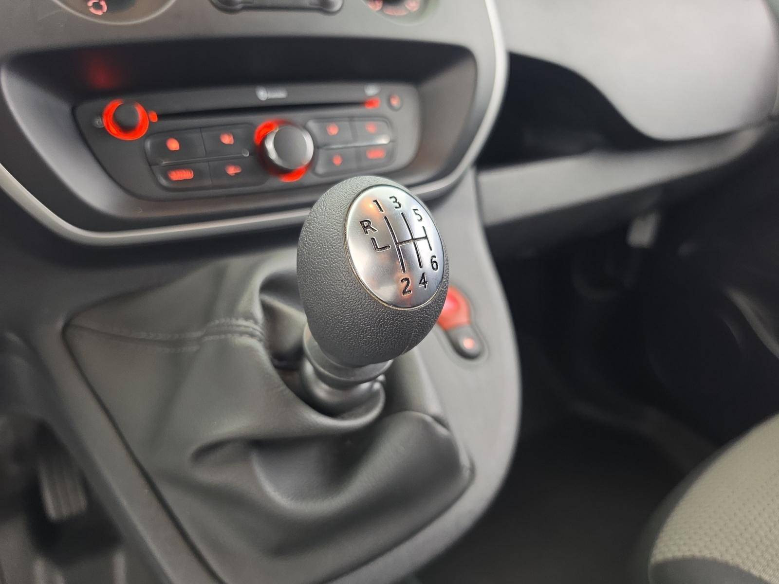 Vente en ligne Renault Kangoo Express  BLUE DCI 95 au prix de 11 790 €
