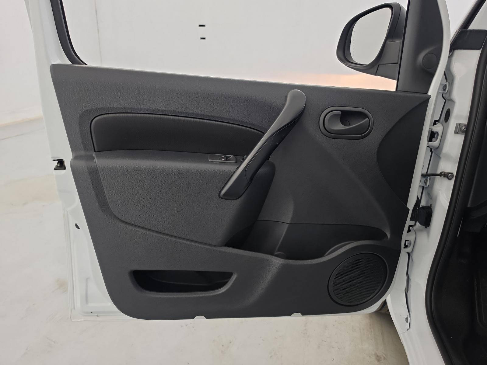Vente en ligne Renault Kangoo Express  BLUE DCI 95 au prix de 11 790 €