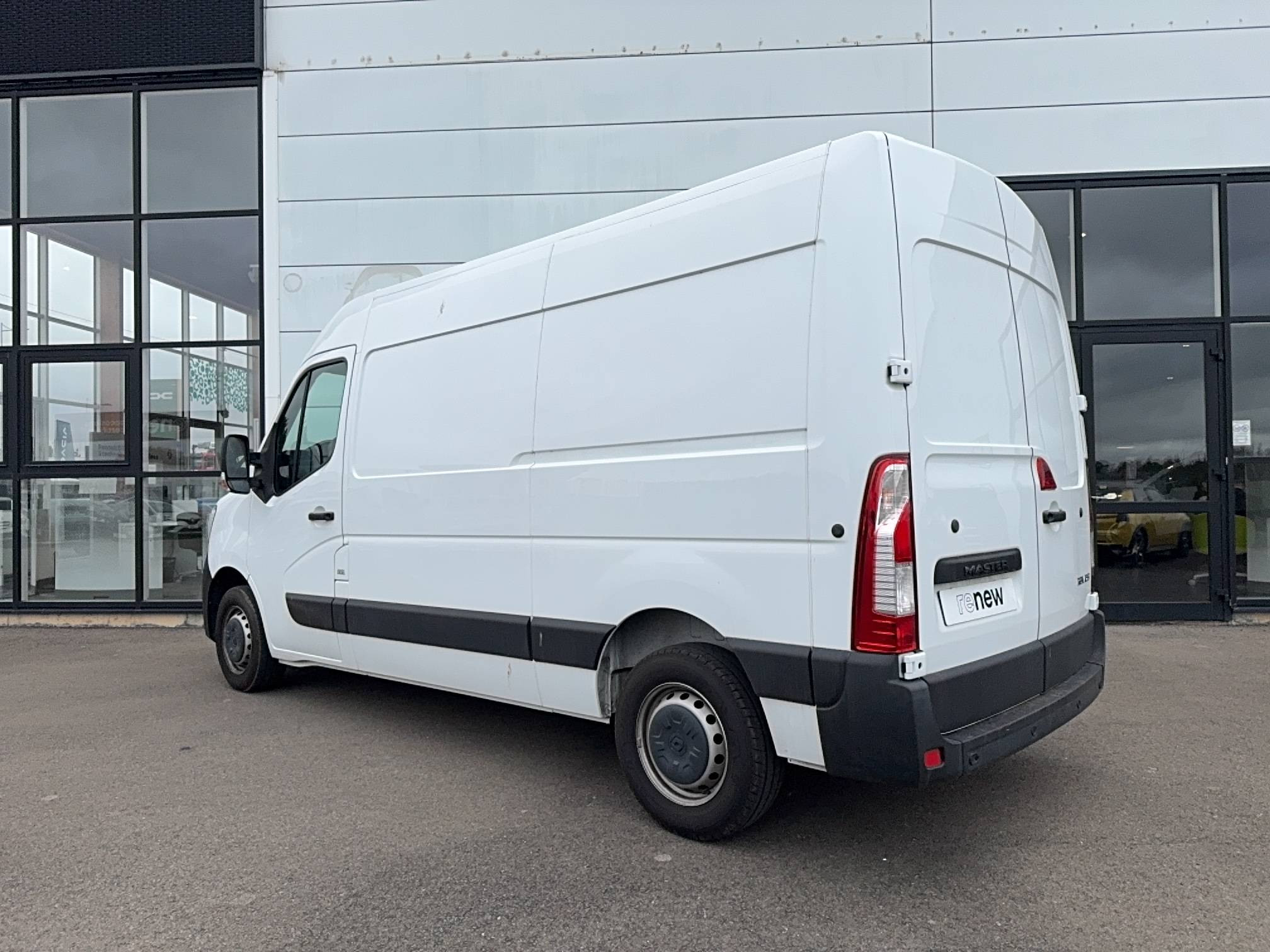 Vente en ligne Renault Master Fourgon MASTER FGN TRAC F3500 L2H2 BLUE DCI 135 au prix de 20 990 €