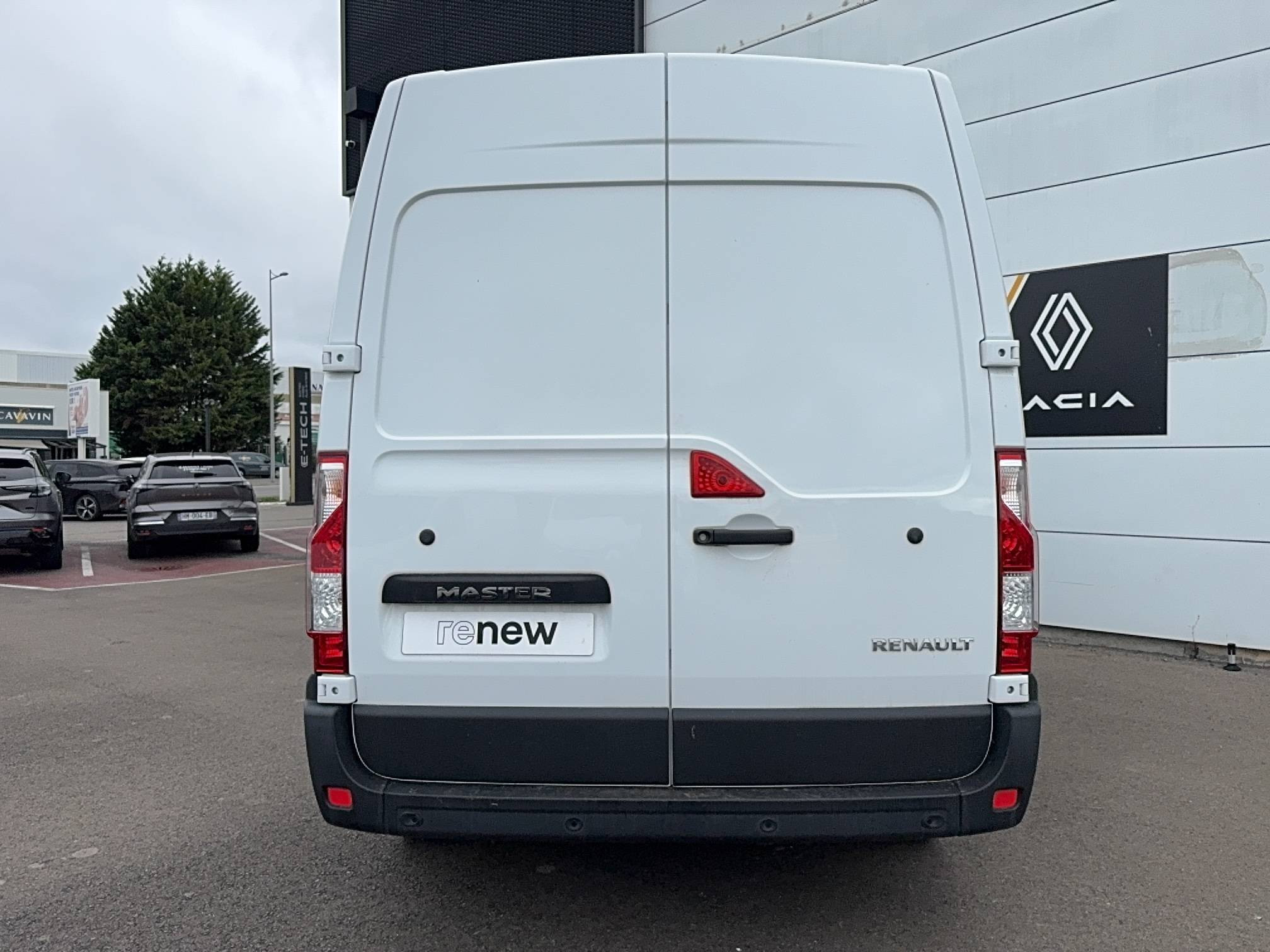 Vente en ligne Renault Master Fourgon MASTER FGN TRAC F3500 L2H2 BLUE DCI 135 au prix de 20 990 €