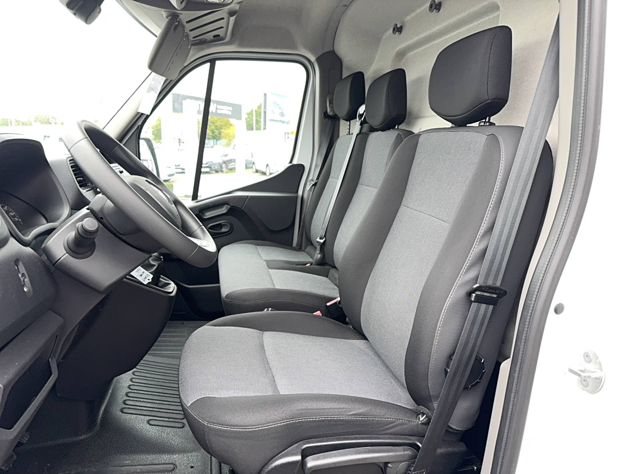 Vente en ligne Renault Master Fourgon MASTER FGN TRAC F3500 L2H2 BLUE DCI 135 au prix de 20 990 €