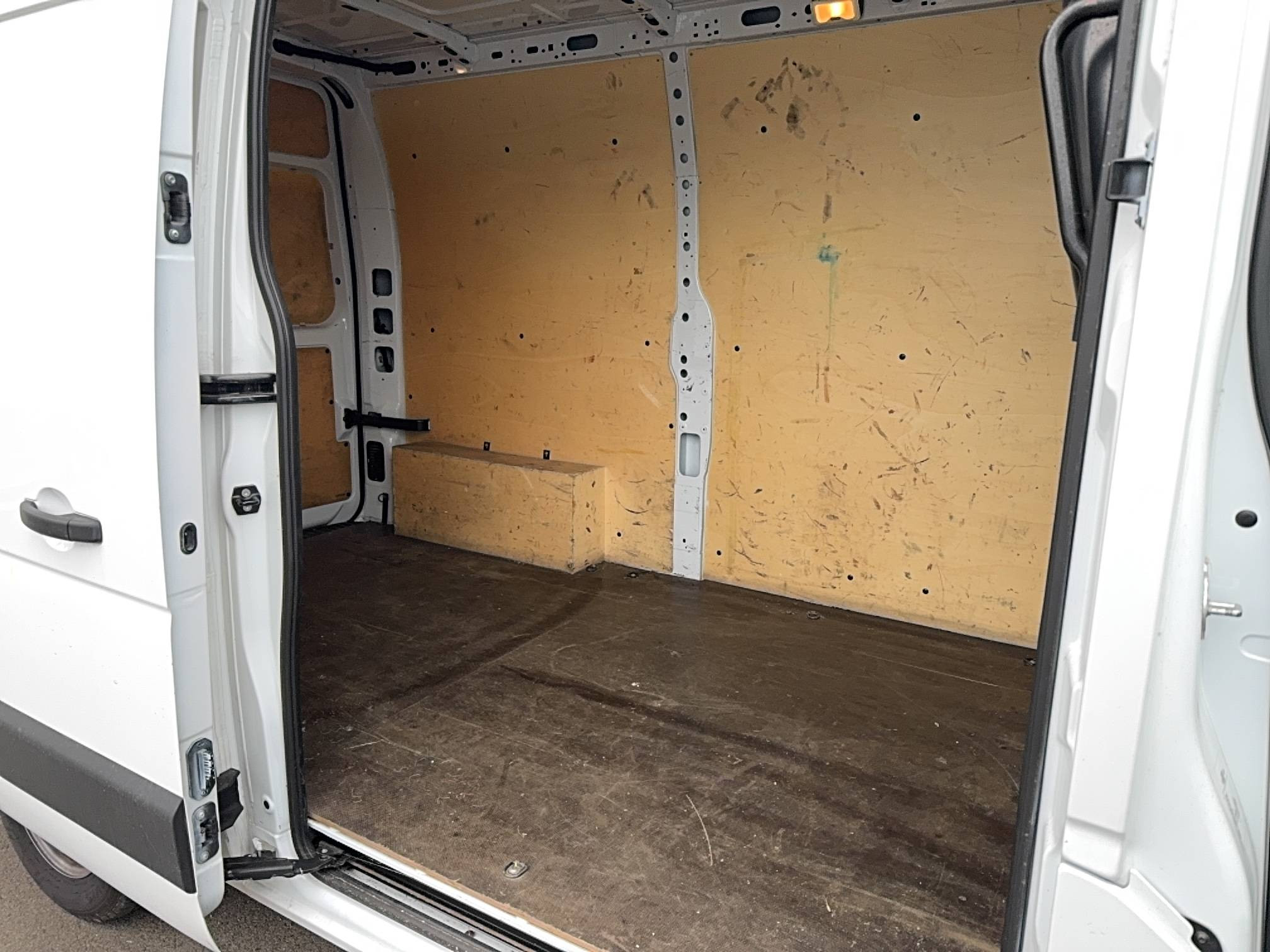 Vente en ligne Renault Master Fourgon MASTER FGN TRAC F3500 L2H2 BLUE DCI 135 au prix de 20 990 €