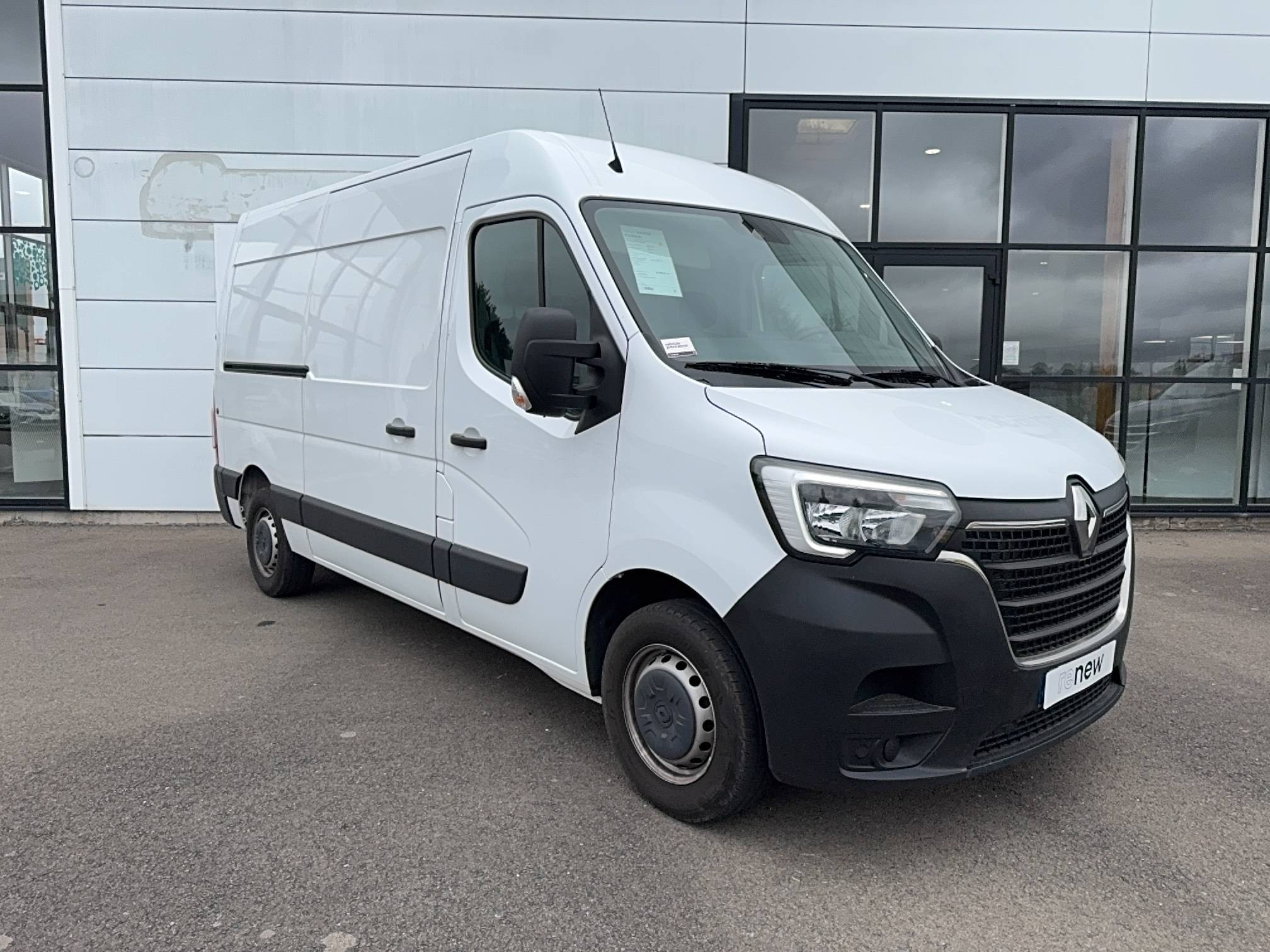 Vente en ligne Renault Master Fourgon MASTER FGN TRAC F3500 L2H2 BLUE DCI 135 au prix de 20 990 €
