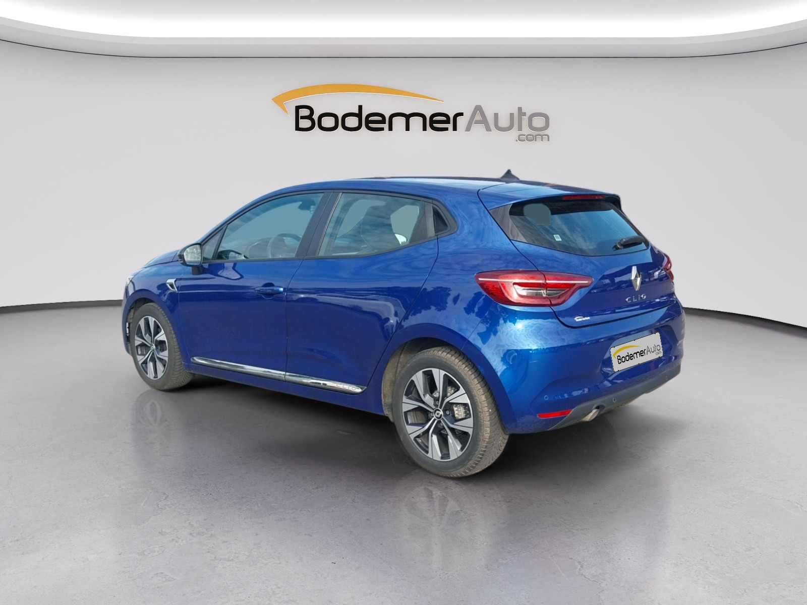Vente en ligne Renault Clio 5 Clio TCe 90 - 21 au prix de 12 850 €