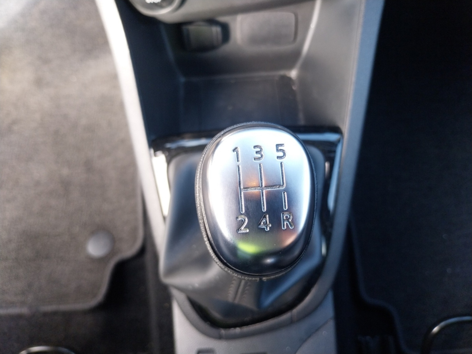 Vente en ligne Renault Clio 4 Estate Clio Estate dCi 90 E6C au prix de 13 850 €