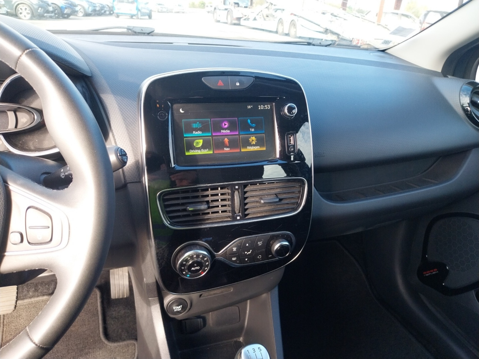 Vente en ligne Renault Clio 4 Estate Clio Estate dCi 90 E6C au prix de 13 850 €