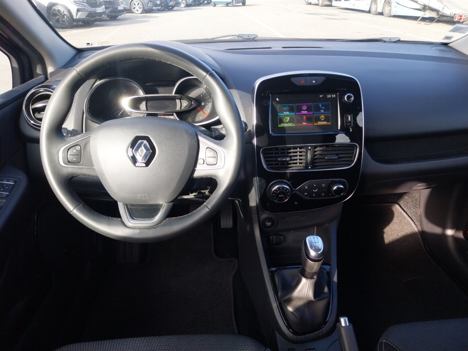 Vente en ligne Renault Clio 4 Estate Clio Estate dCi 90 E6C au prix de 13 850 €