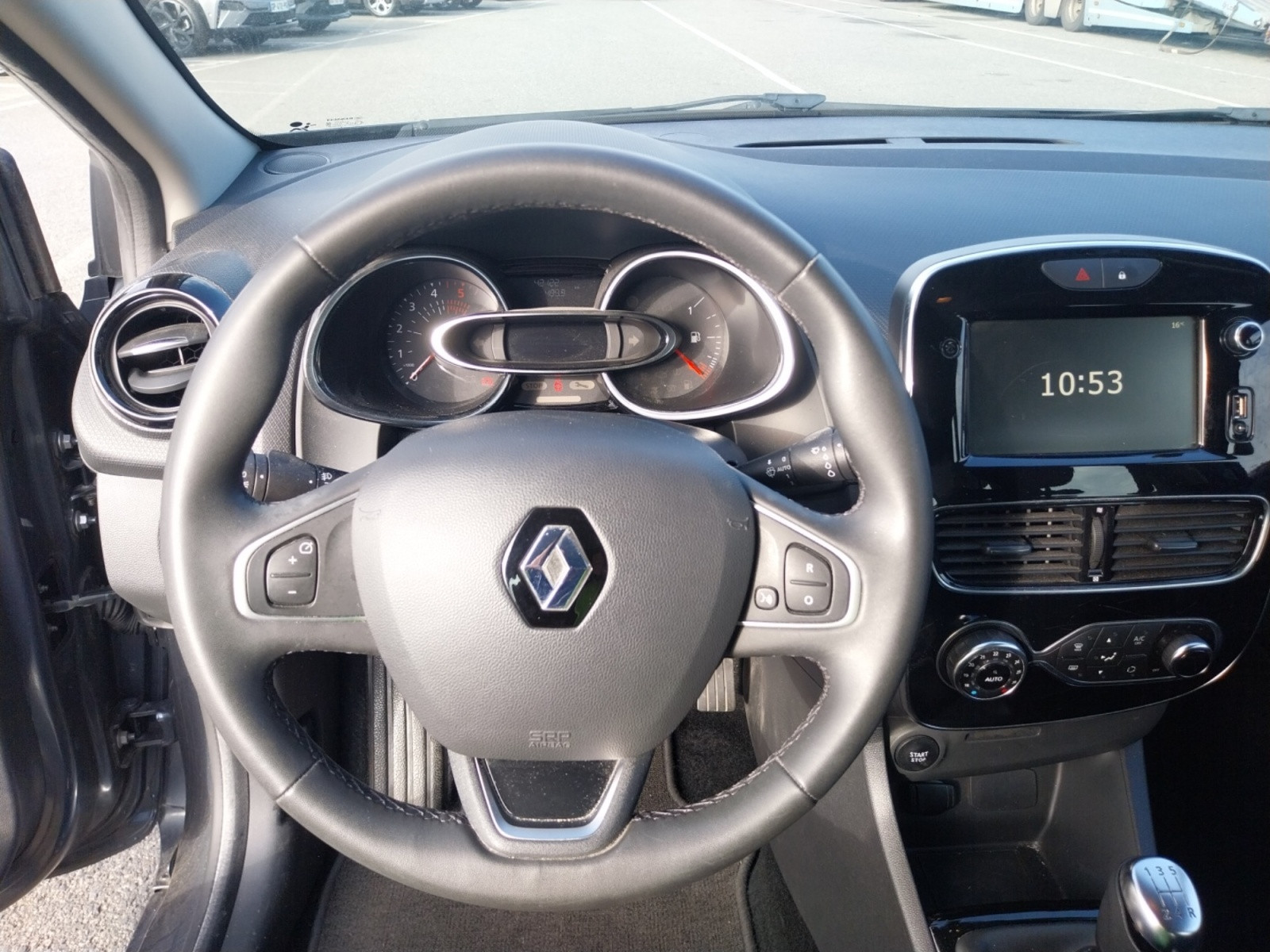 Vente en ligne Renault Clio 4 Estate Clio Estate dCi 90 E6C au prix de 13 850 €