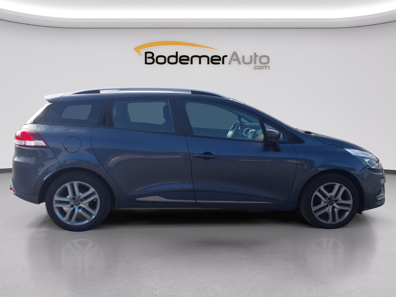 Vente en ligne Renault Clio 4 Estate Clio Estate dCi 90 E6C au prix de 13 850 €