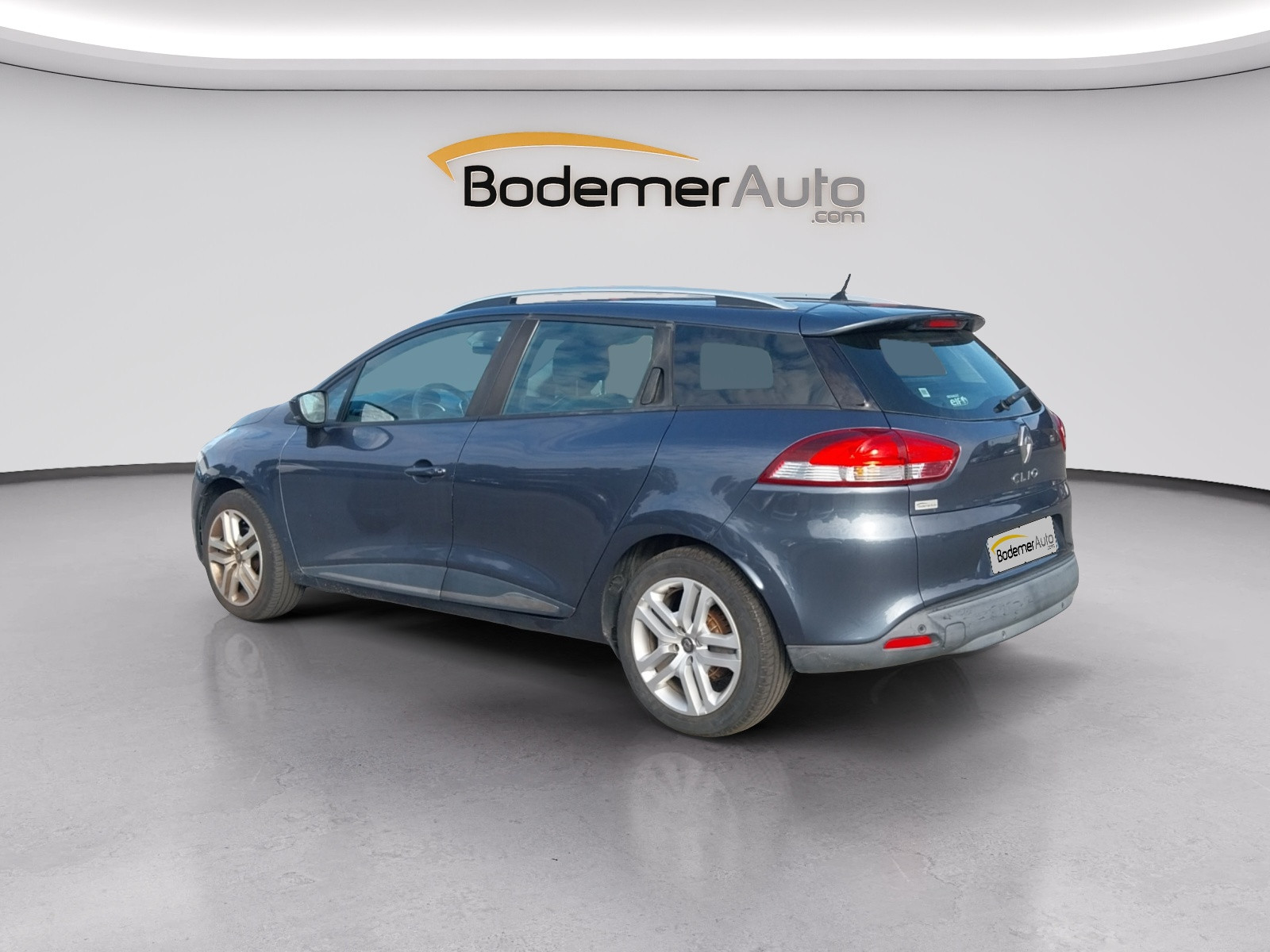 Vente en ligne Renault Clio 4 Estate Clio Estate dCi 90 E6C au prix de 13 850 €