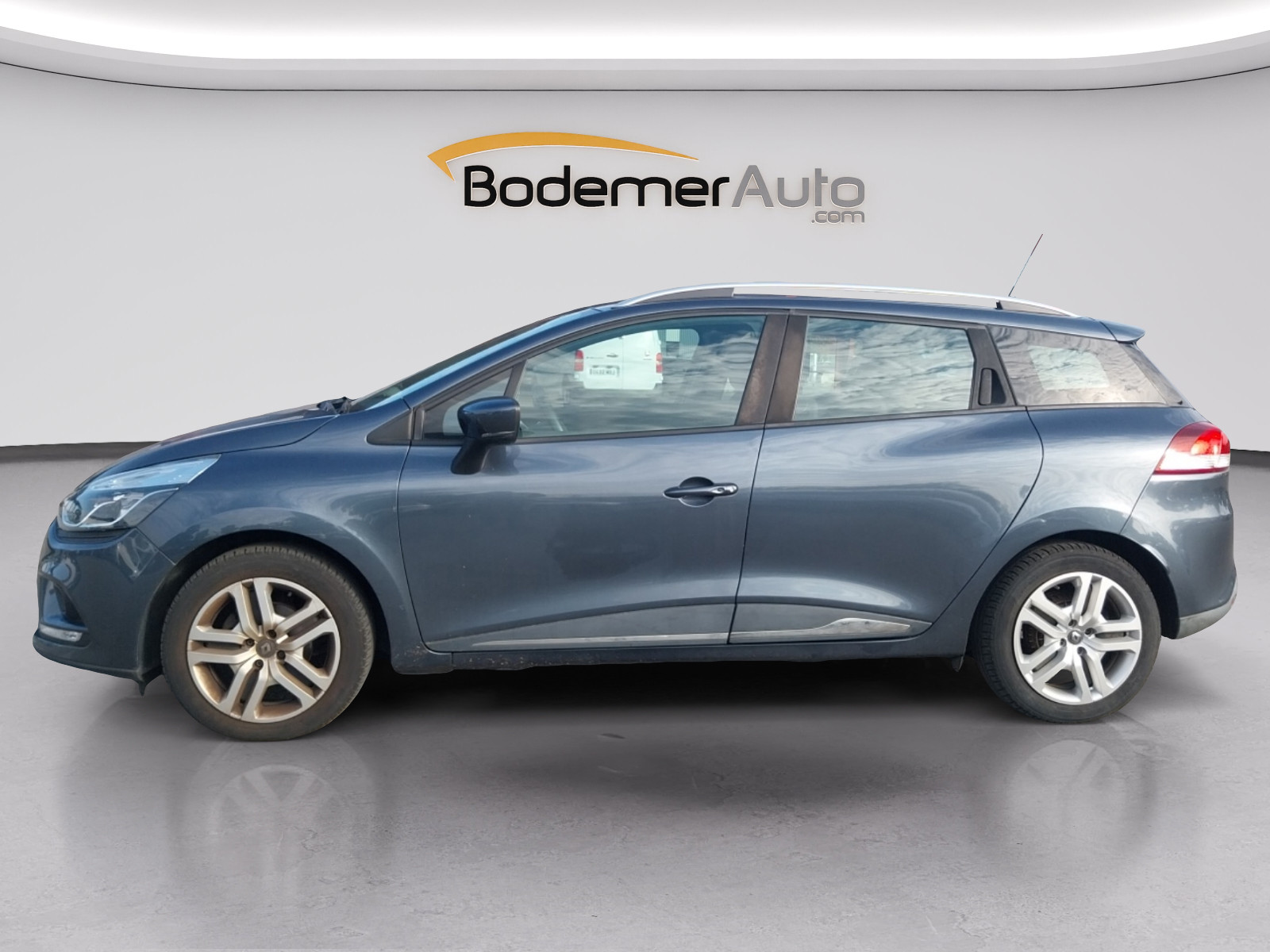 Vente en ligne Renault Clio 4 Estate Clio Estate dCi 90 E6C au prix de 13 850 €