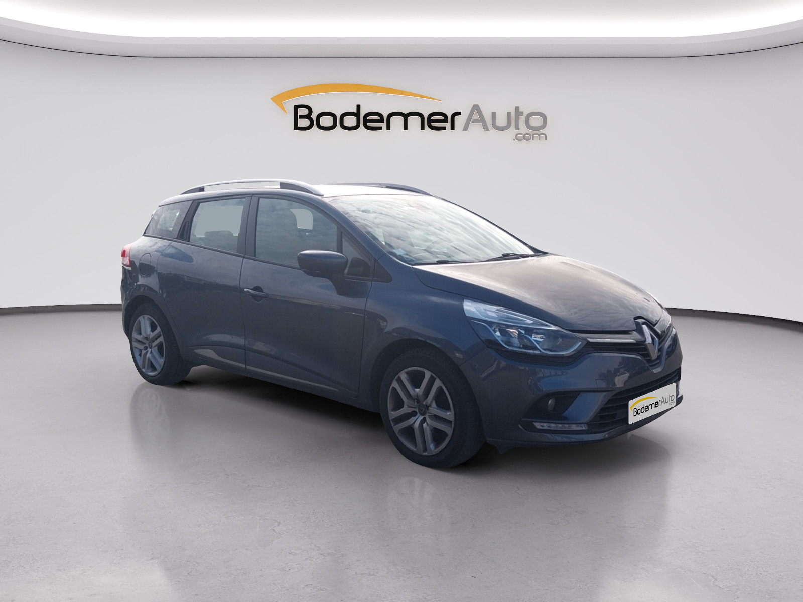 Vente en ligne Renault Clio 4 Estate Clio Estate dCi 90 E6C au prix de 13 850 €