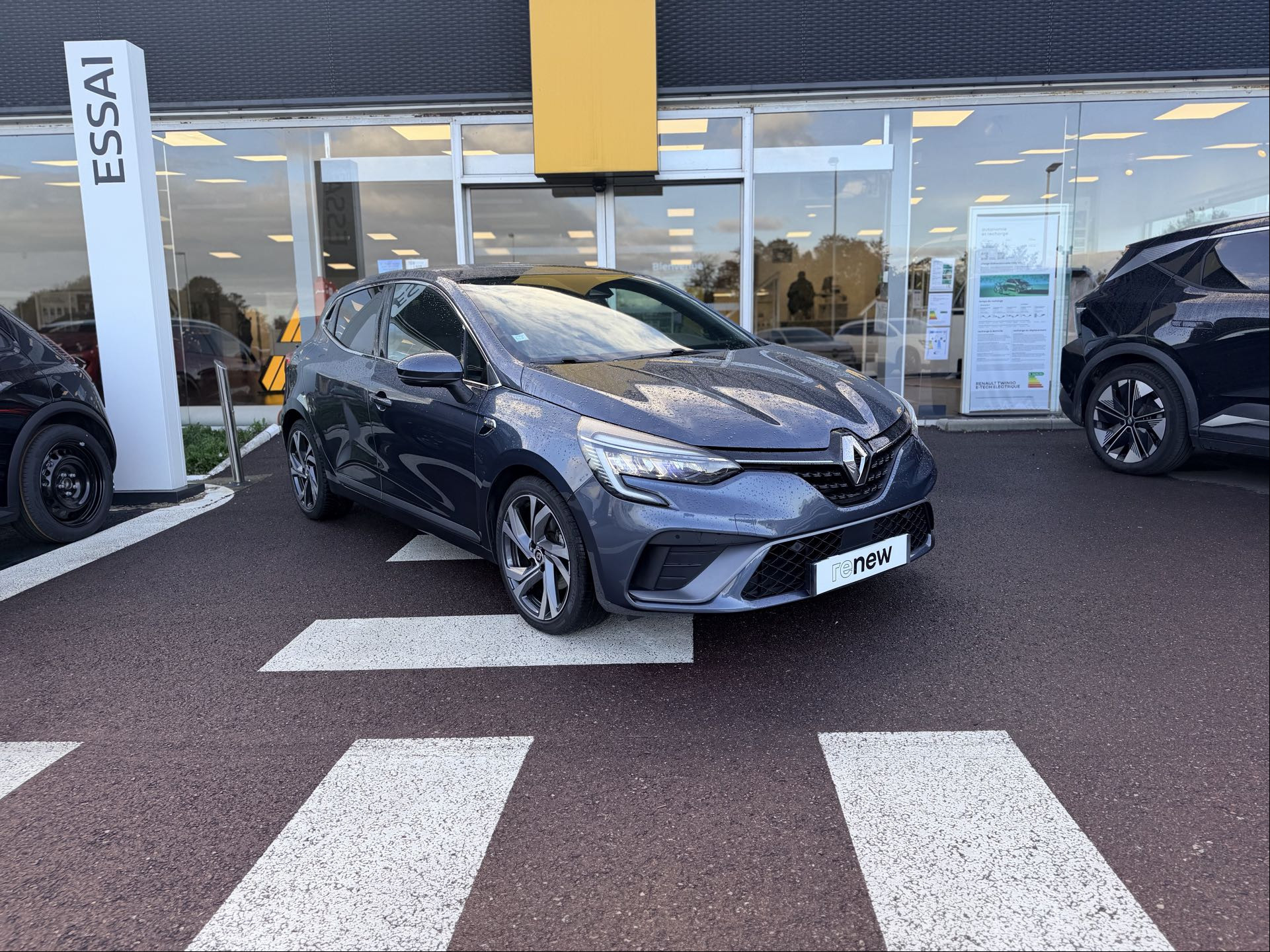Vente en ligne Renault Clio 5 Clio E-Tech hybride 145 au prix de 16 975 €
