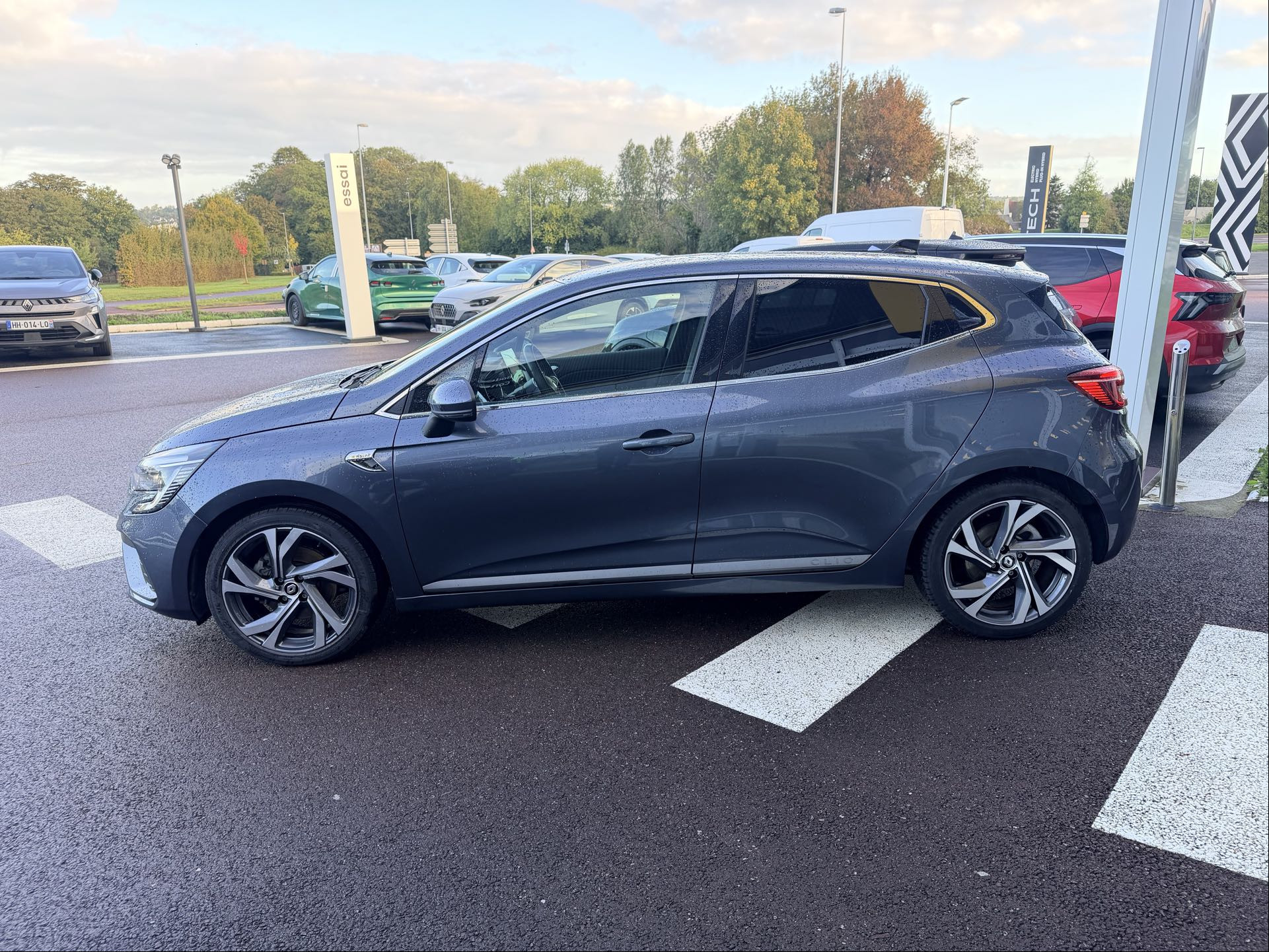 Vente en ligne Renault Clio 5 Clio E-Tech hybride 145 au prix de 16 975 €