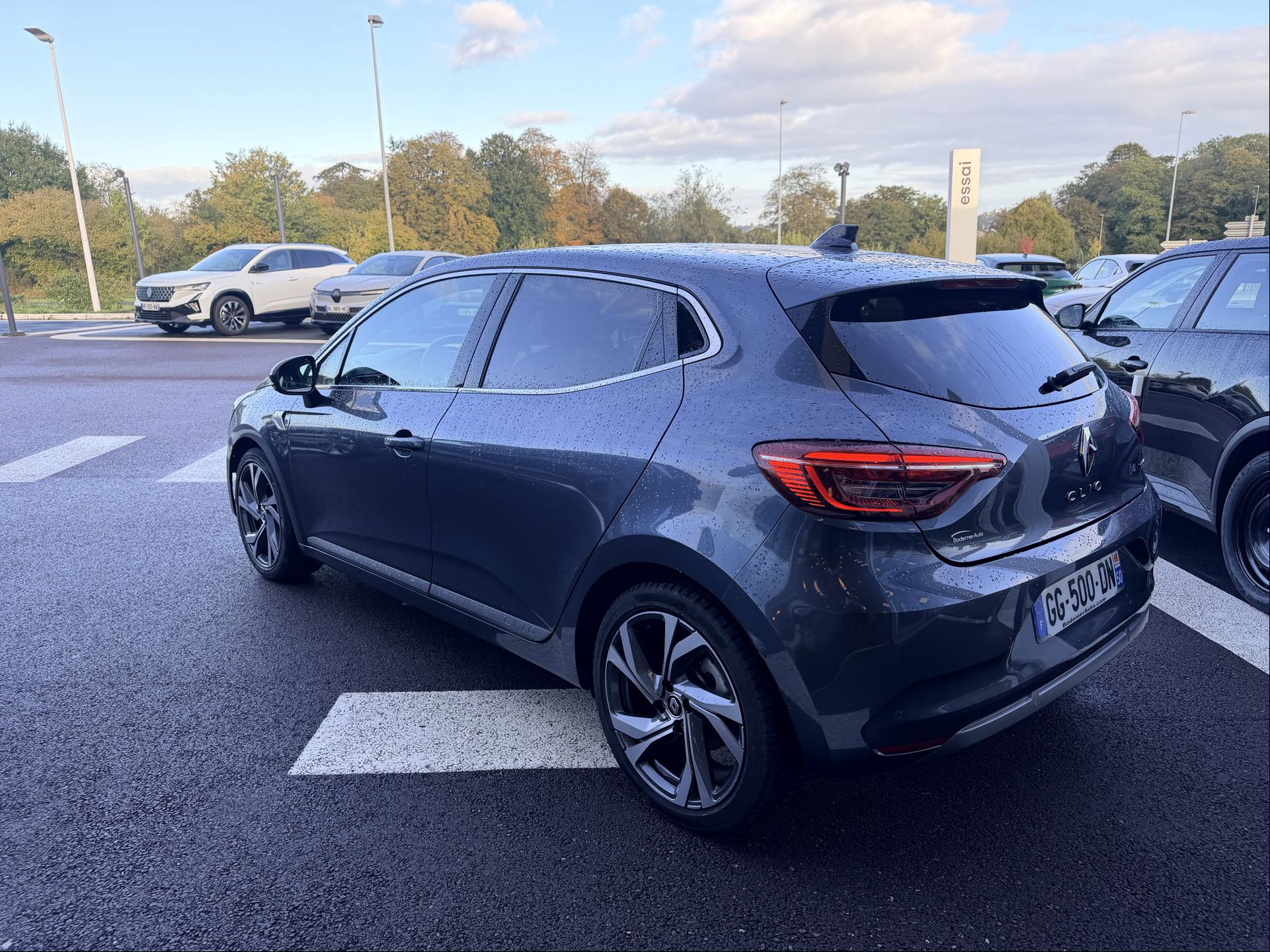 Vente en ligne Renault Clio 5 Clio E-Tech hybride 145 au prix de 16 975 €