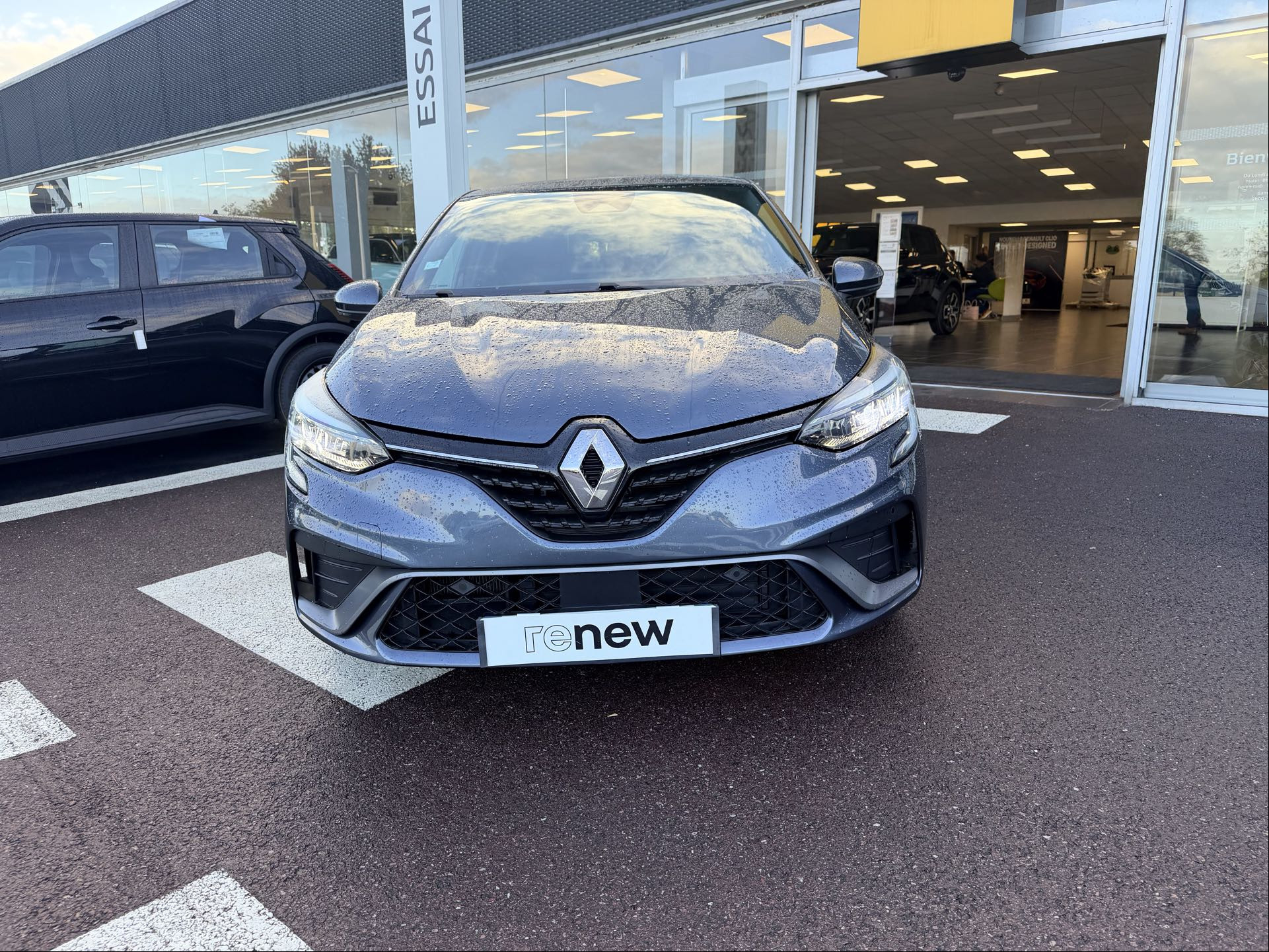 Vente en ligne Renault Clio 5 Clio E-Tech hybride 145 au prix de 16 975 €