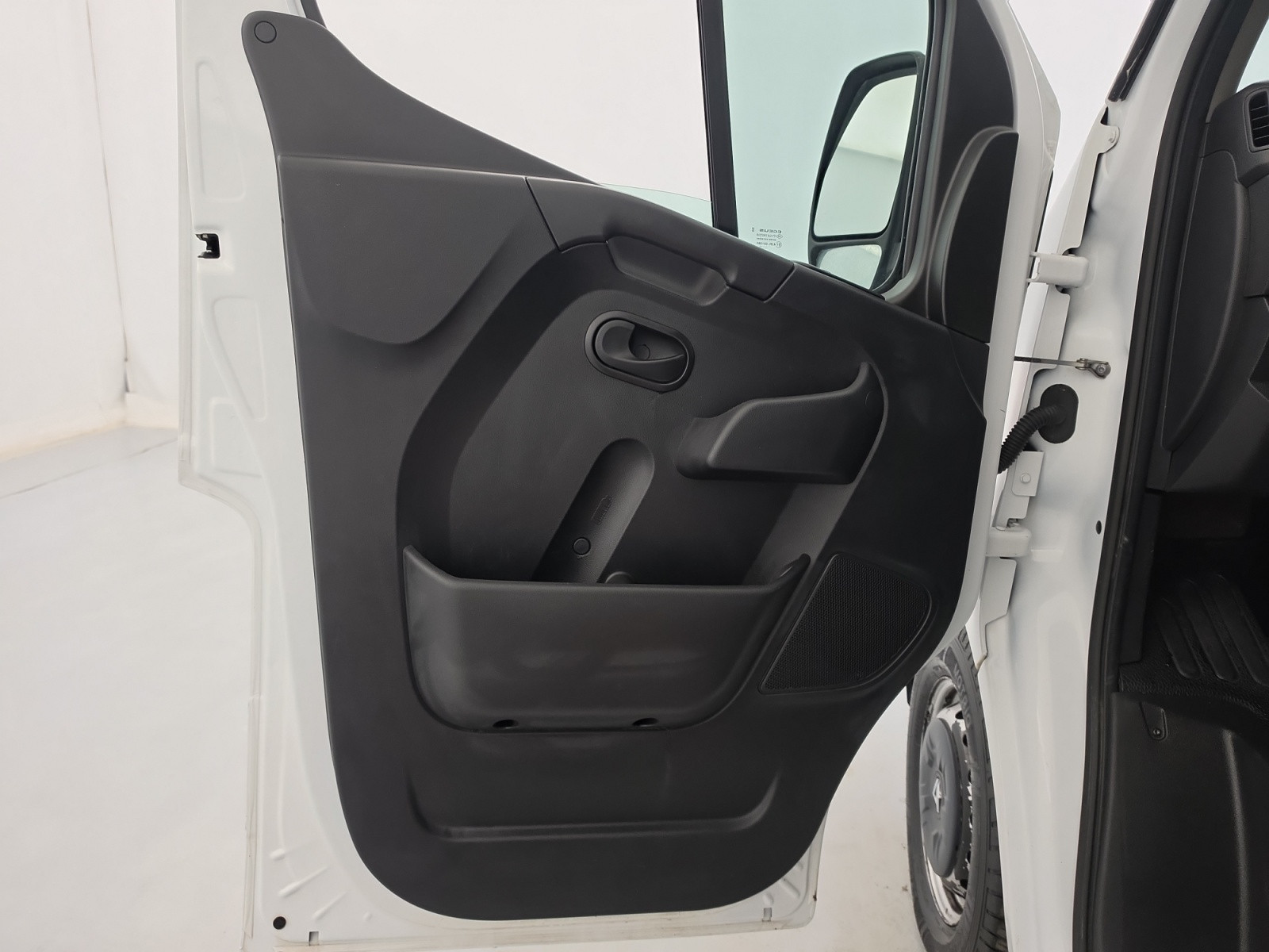 Vente en ligne Renault Master Fourgon MASTER FGN TRAC F3500 L3H2 ENERGY DCI 180 au prix de 21 990 €