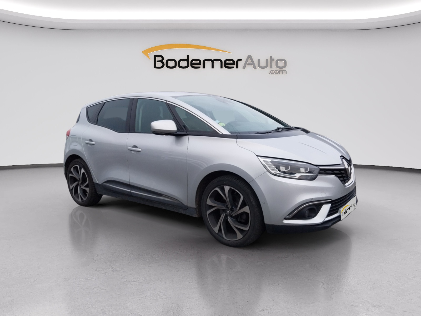 Vente en ligne Renault Scenic 4 Scenic Blue dCi 120 EDC au prix de 13 760 €
