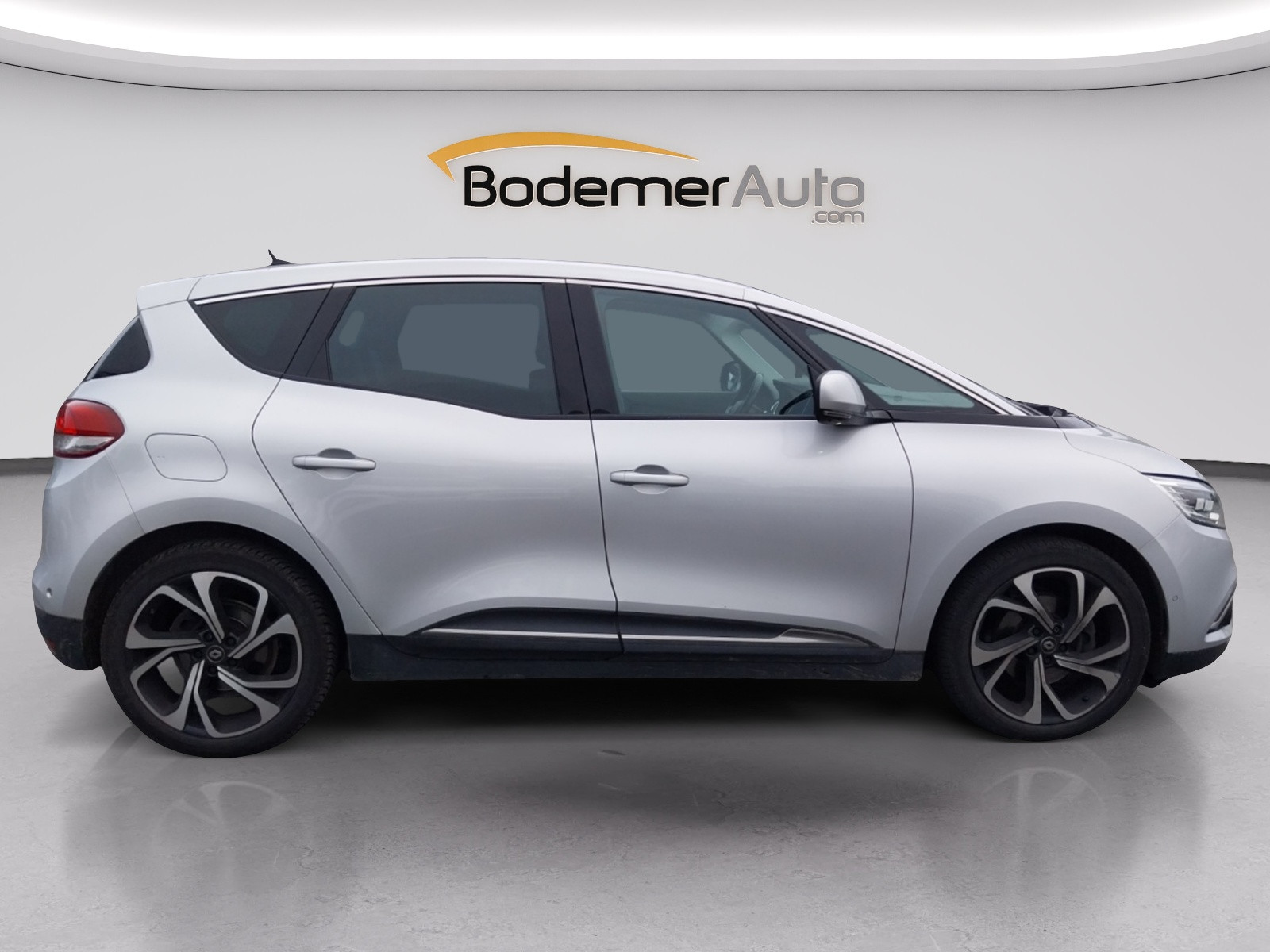 Vente en ligne Renault Scenic 4 Scenic Blue dCi 120 EDC au prix de 13 760 €