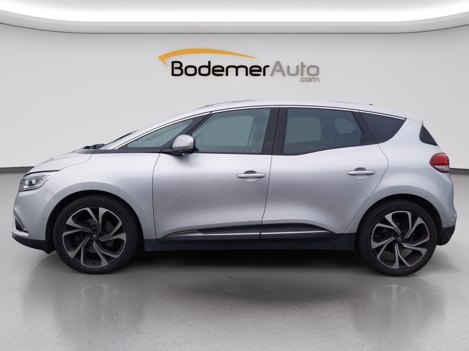 Vente en ligne Renault Scenic 4 Scenic Blue dCi 120 EDC au prix de 13 760 €