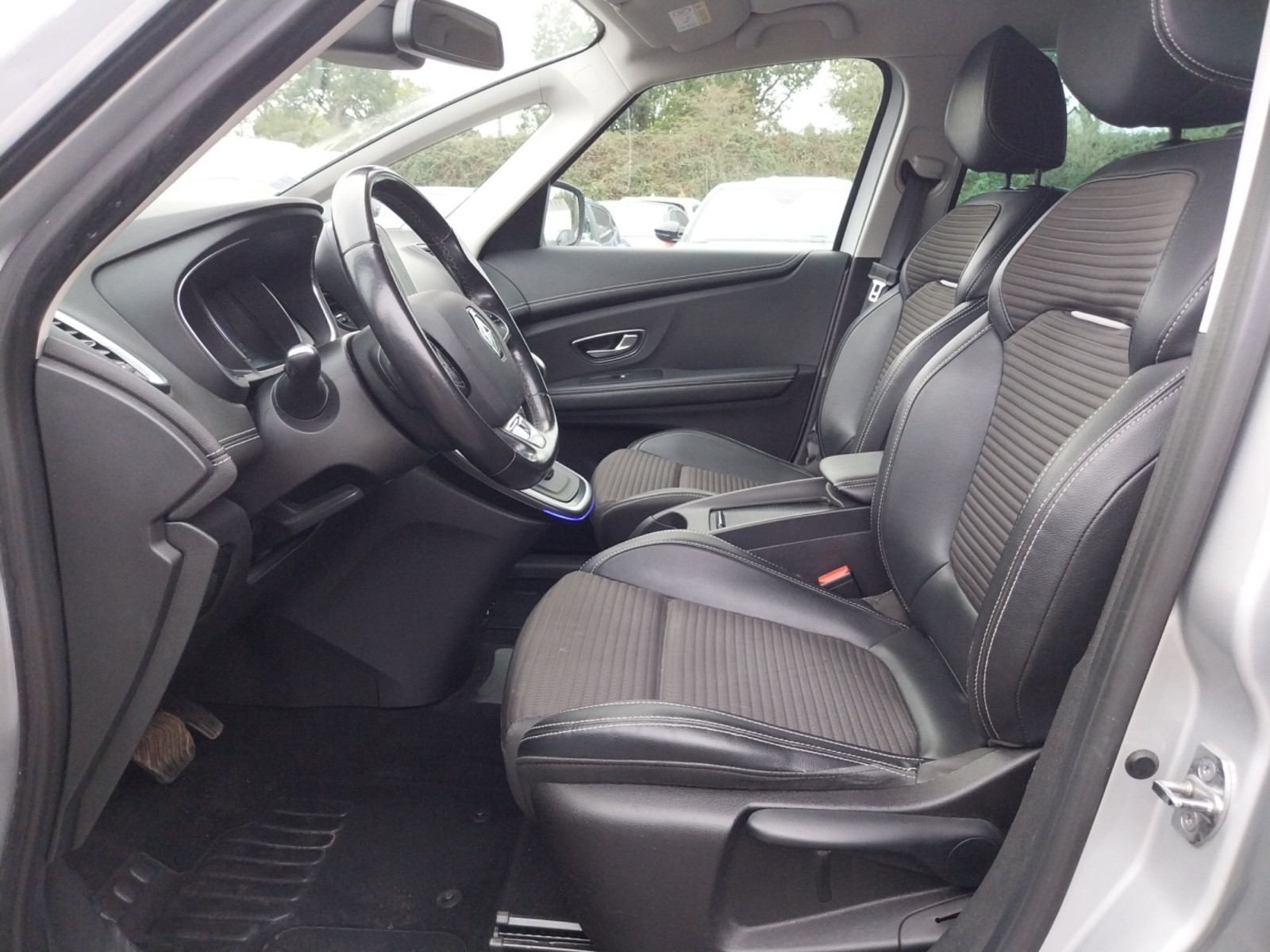 Vente en ligne Renault Scenic 4 Scenic Blue dCi 120 EDC au prix de 13 760 €