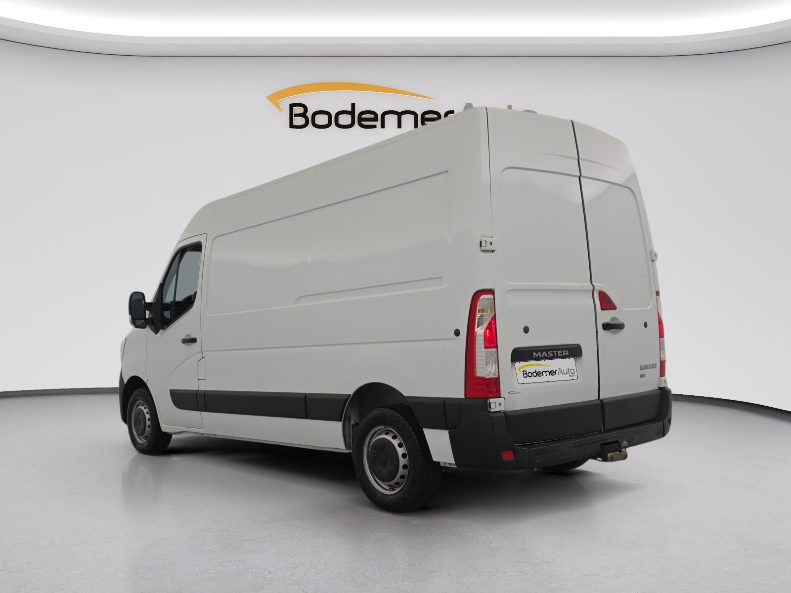 Vente en ligne Renault Master Fourgon MASTER FGN TRAC F3300 L2H2 DCI 135 au prix de 16 531 €