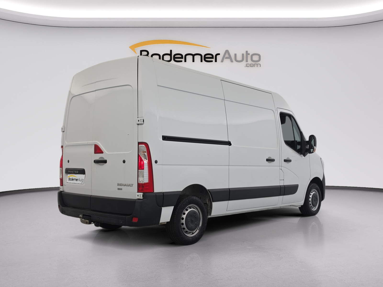 Vente en ligne Renault Master Fourgon MASTER FGN TRAC F3300 L2H2 DCI 135 au prix de 16 531 €