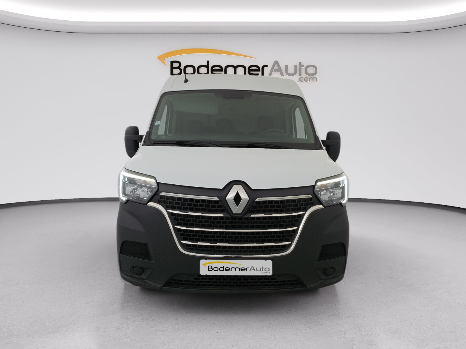 Vente en ligne Renault Master Fourgon MASTER FGN TRAC F3300 L2H2 DCI 135 au prix de 16 531 €