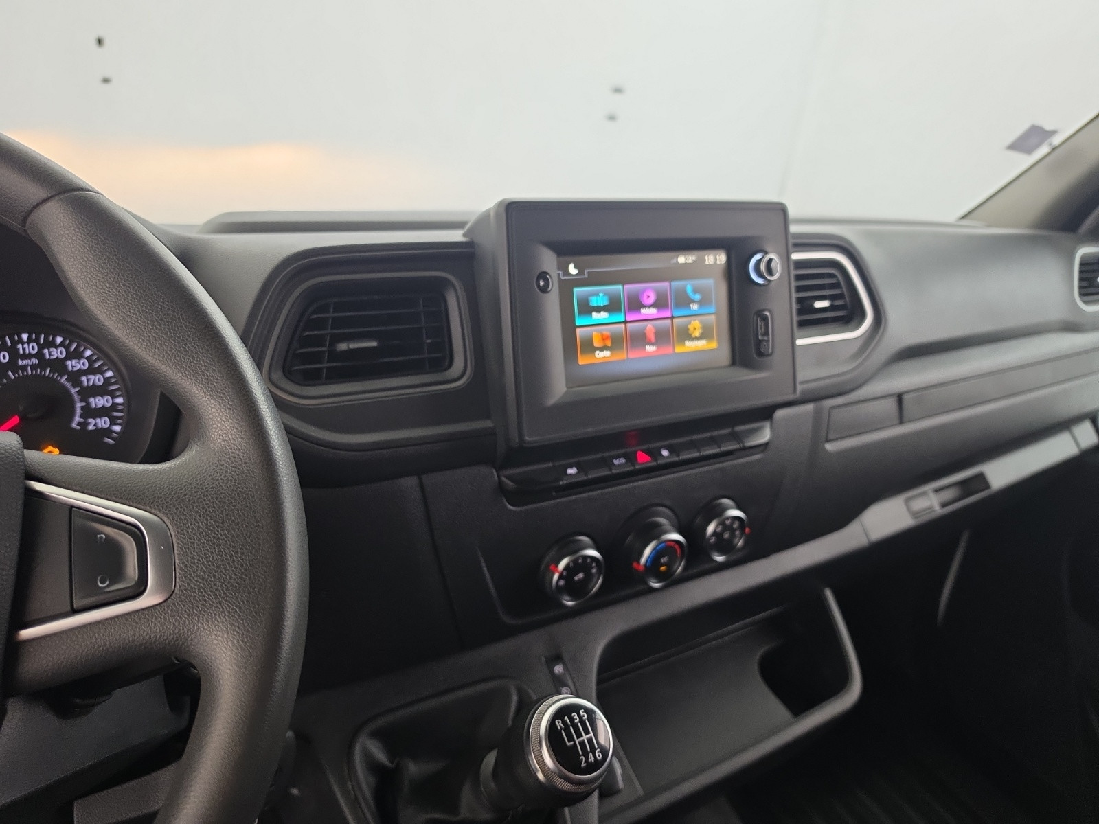 Vente en ligne Renault Master Fourgon MASTER FGN TRAC F3300 L2H2 DCI 135 au prix de 16 531 €