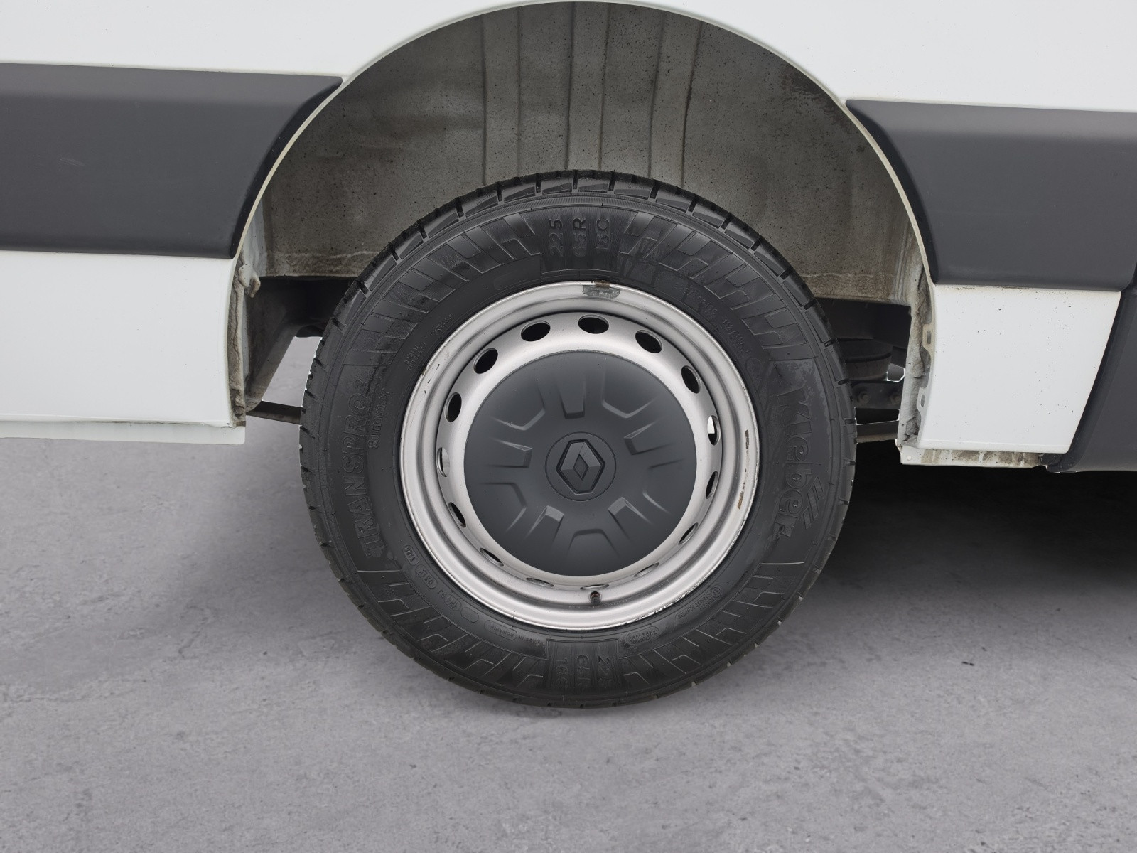 Vente en ligne Renault Master Fourgon MASTER FGN TRAC F3300 L2H2 DCI 135 au prix de 16 531 €