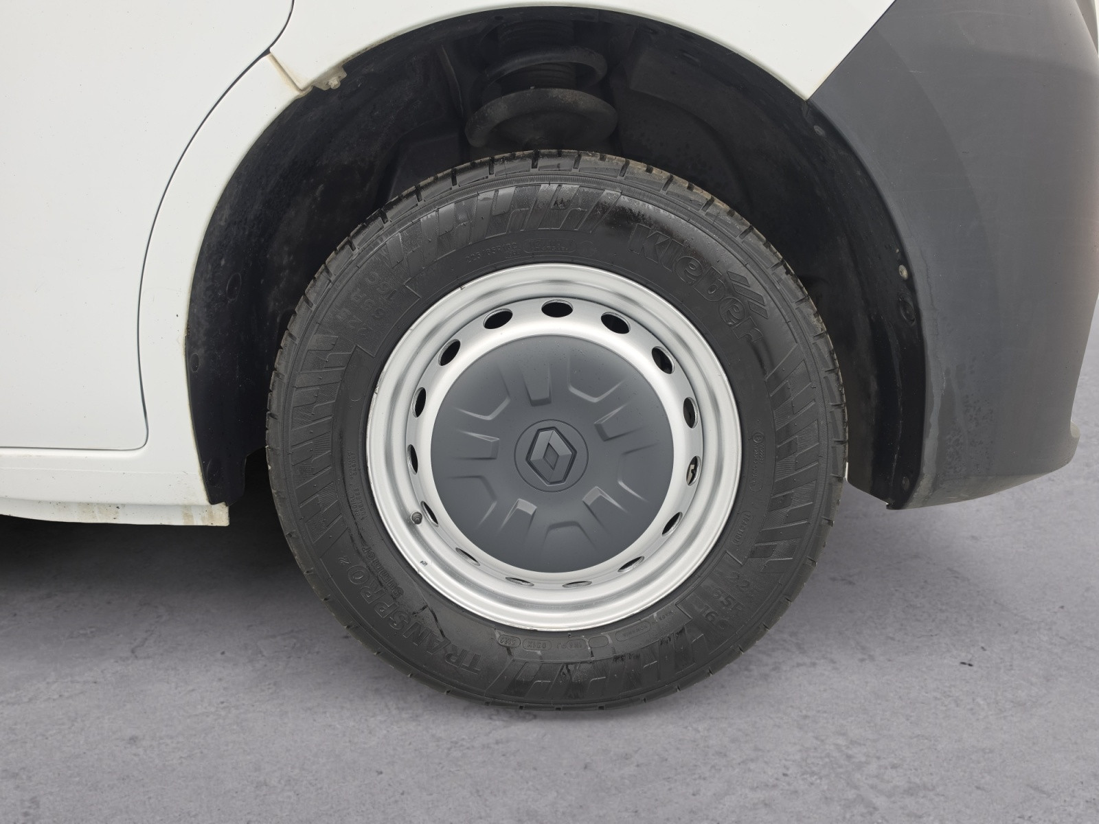 Vente en ligne Renault Master Fourgon MASTER FGN TRAC F3300 L2H2 DCI 135 au prix de 16 531 €