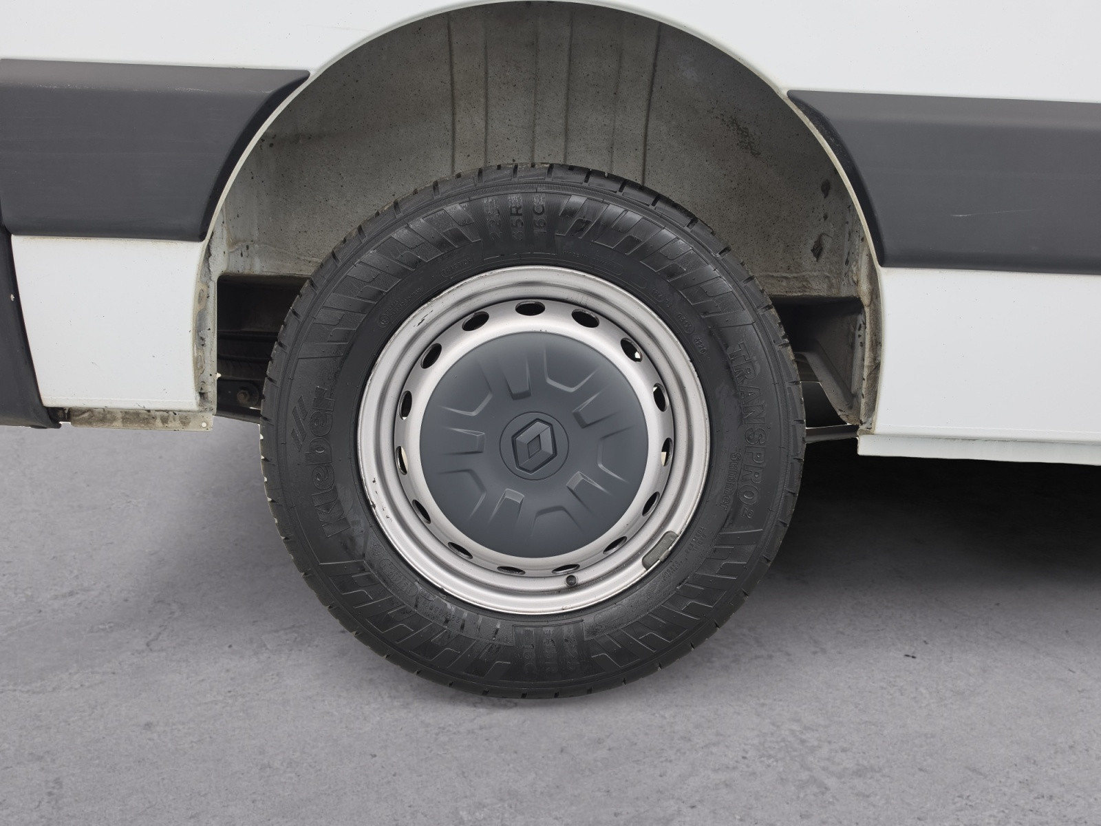 Vente en ligne Renault Master Fourgon MASTER FGN TRAC F3300 L2H2 DCI 135 au prix de 16 531 €