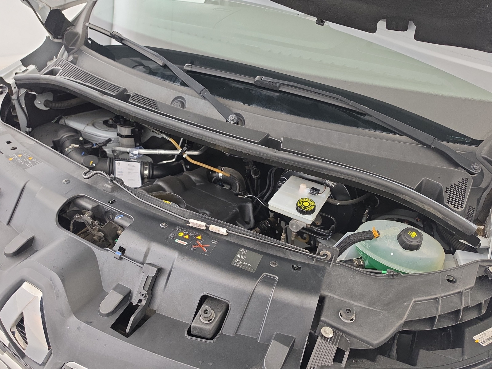 Vente en ligne Renault Master Fourgon MASTER FGN TRAC F3300 L2H2 DCI 135 au prix de 16 531 €