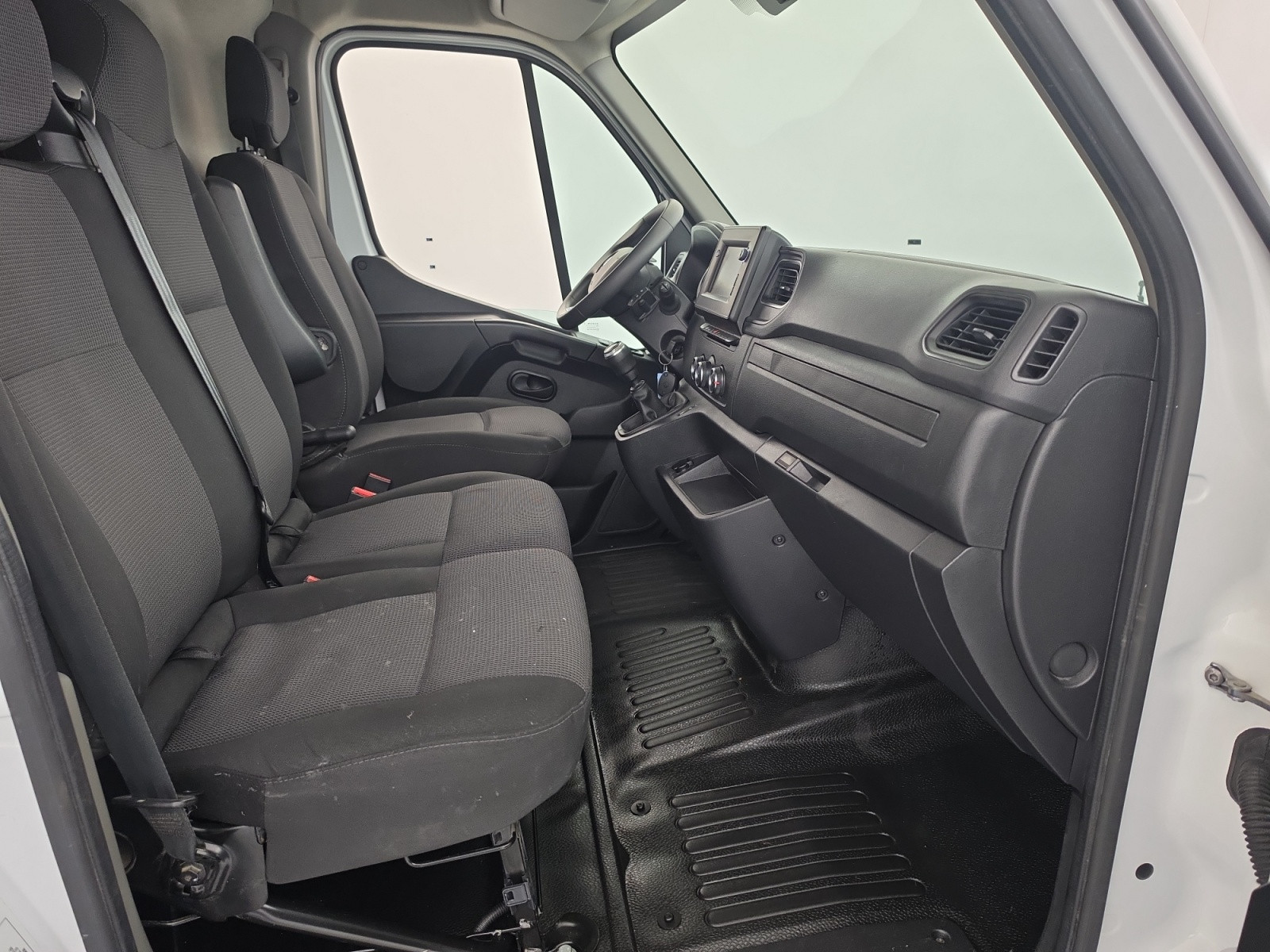 Vente en ligne Renault Master Fourgon MASTER FGN TRAC F3300 L2H2 DCI 135 au prix de 16 531 €