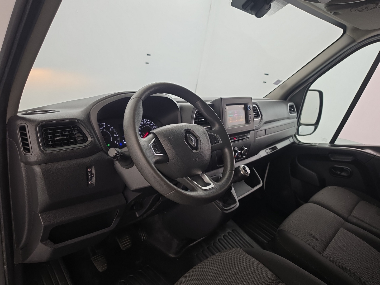 Vente en ligne Renault Master Fourgon MASTER FGN TRAC F3300 L2H2 DCI 135 au prix de 16 531 €