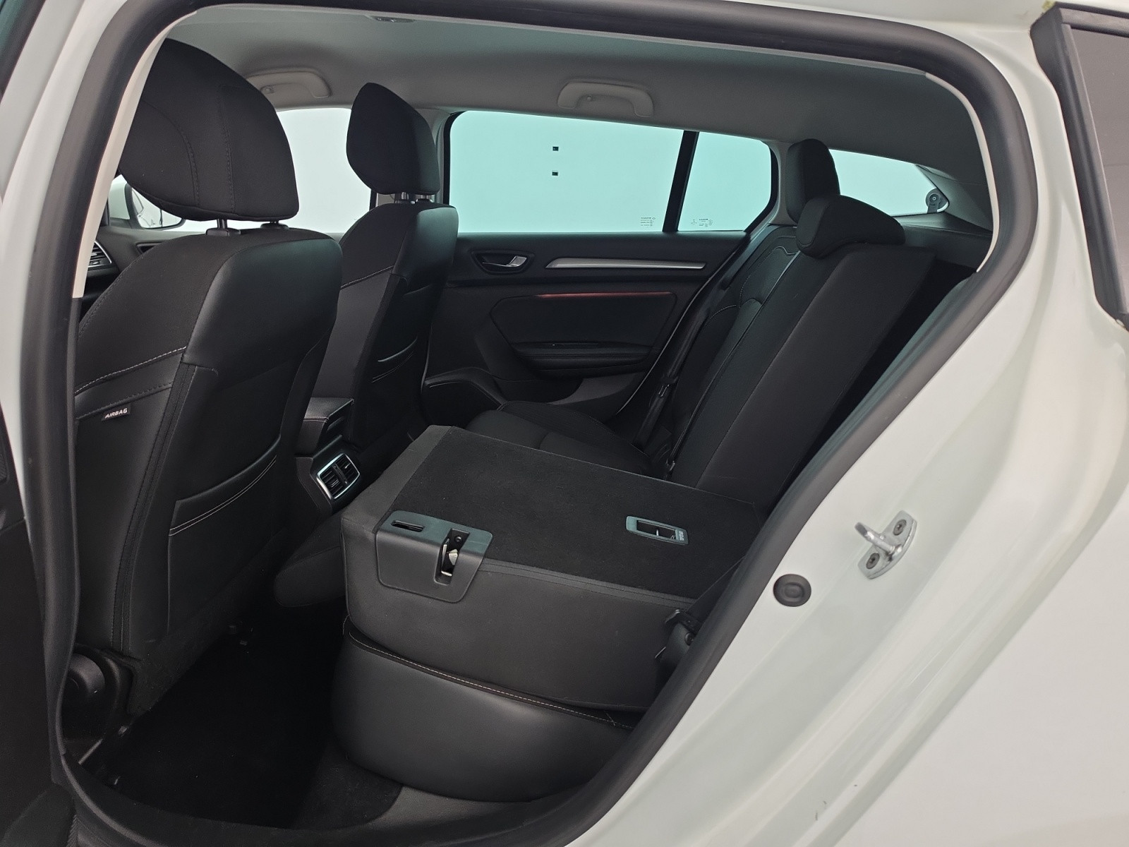 Vente en ligne Renault Megane 4 Estate Mégane IV Estate TCe 140 FAP au prix de 12 490 €