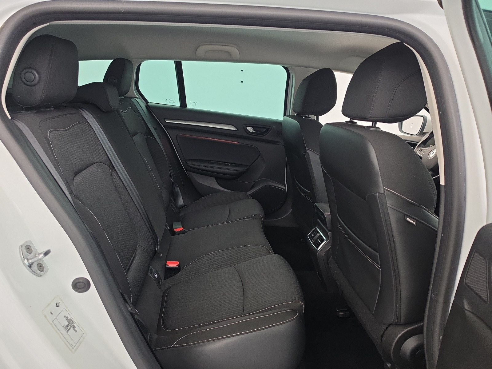Vente en ligne Renault Megane 4 Estate Mégane IV Estate TCe 140 FAP au prix de 12 490 €