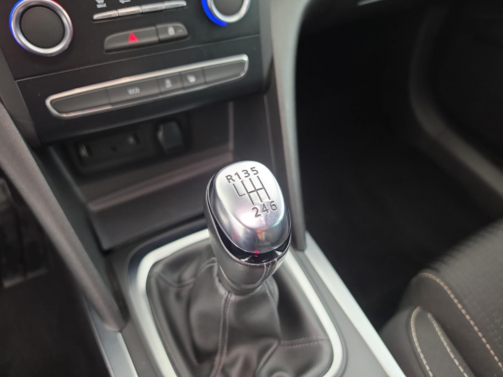 Vente en ligne Renault Megane 4 Estate Mégane IV Estate TCe 140 FAP au prix de 12 490 €