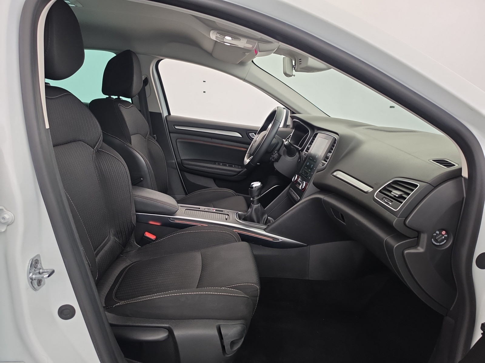 Vente en ligne Renault Megane 4 Estate Mégane IV Estate TCe 140 FAP au prix de 12 490 €