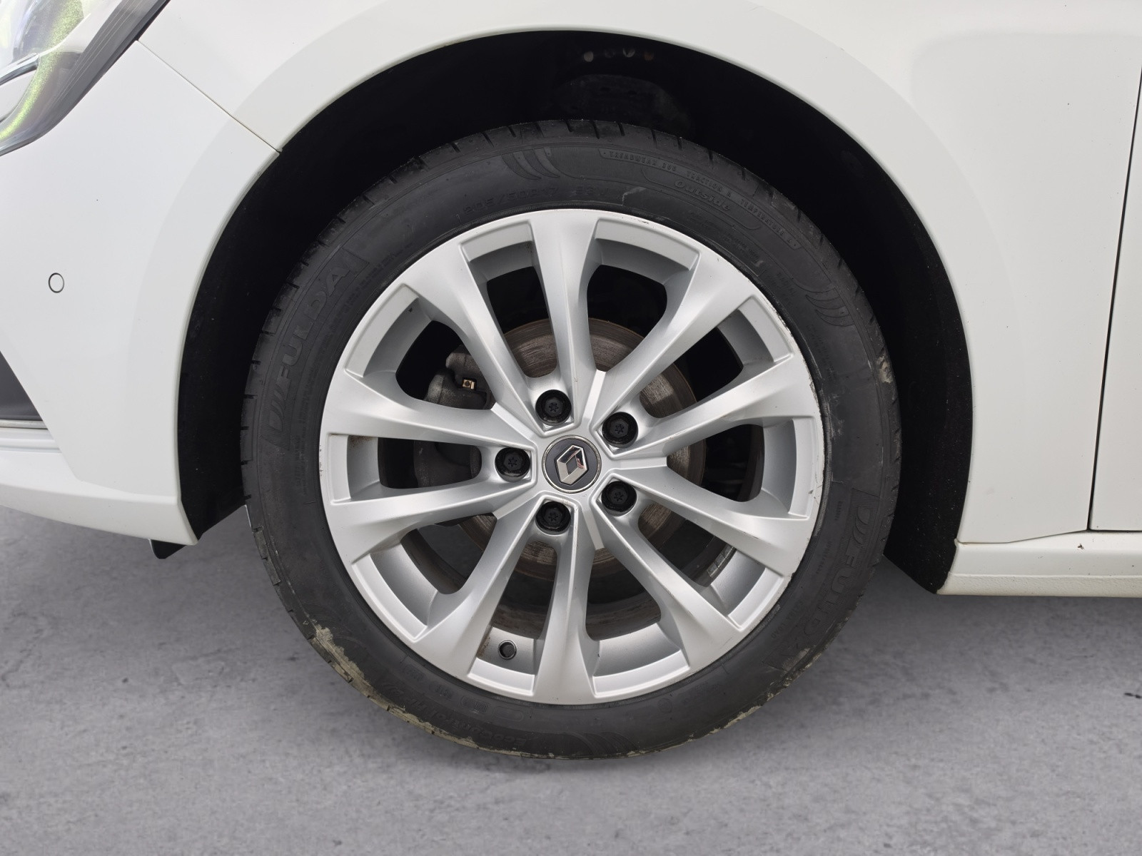 Vente en ligne Renault Megane 4 Estate Mégane IV Estate TCe 140 FAP au prix de 12 490 €