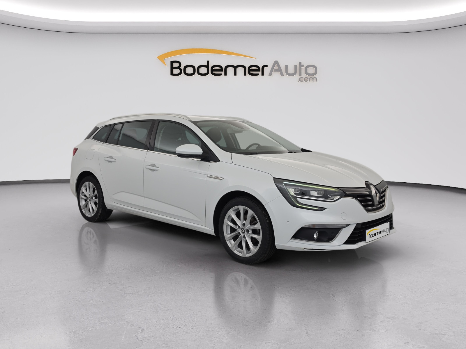 Vente en ligne Renault Megane 4 Estate Mégane IV Estate TCe 140 FAP au prix de 12 490 €