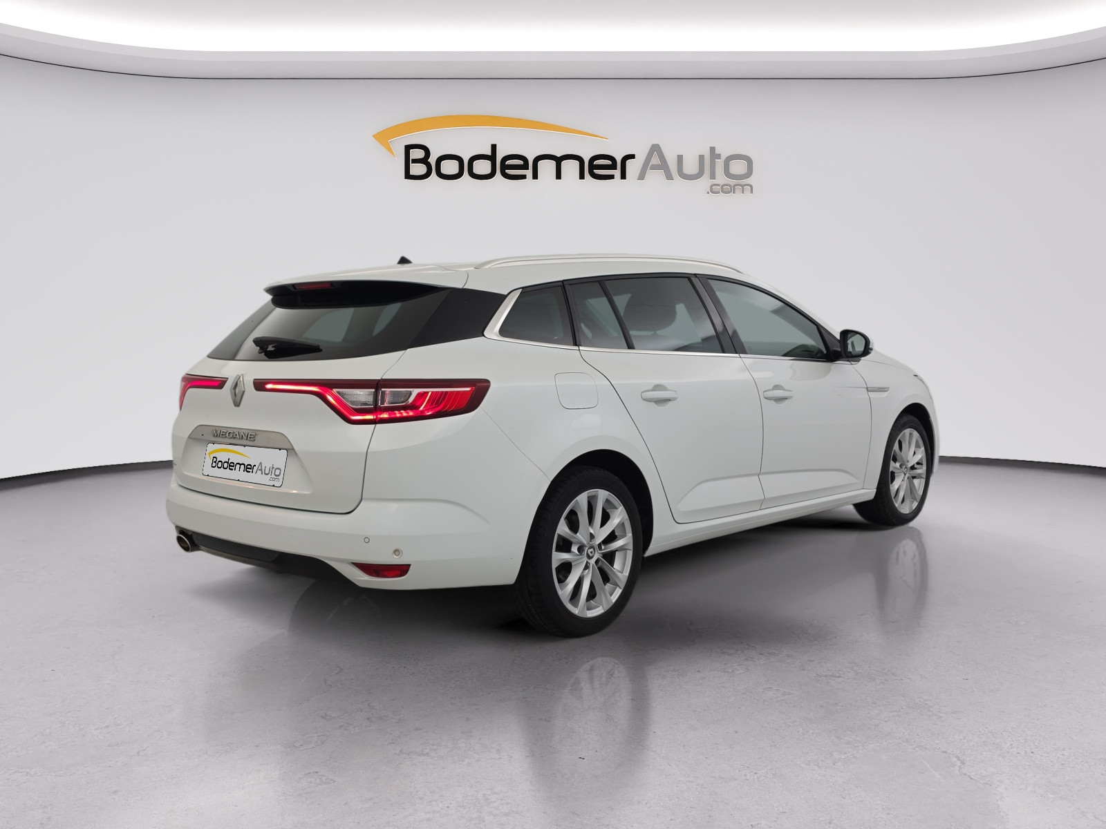 Vente en ligne Renault Megane 4 Estate Mégane IV Estate TCe 140 FAP au prix de 12 490 €
