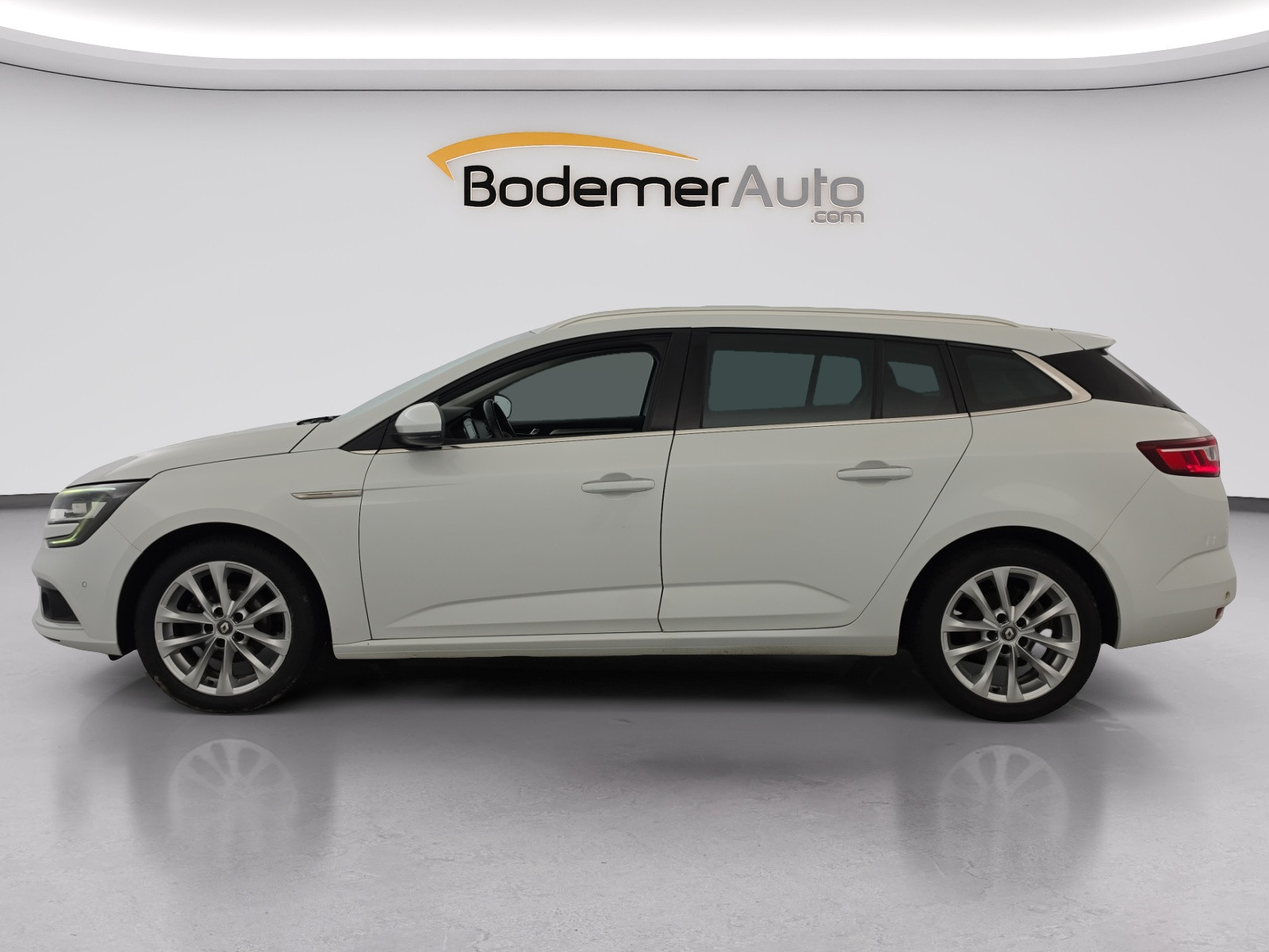 Vente en ligne Renault Megane 4 Estate Mégane IV Estate TCe 140 FAP au prix de 12 490 €
